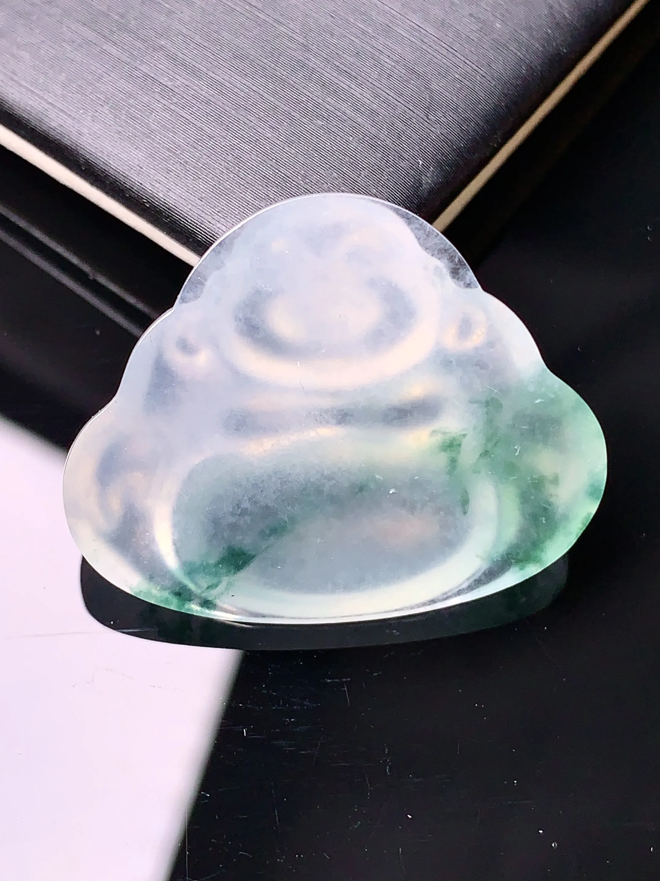 飘绿佛公吊坠 玉质细腻 色泽清新艳丽 整体尺寸24*30.5*5.6