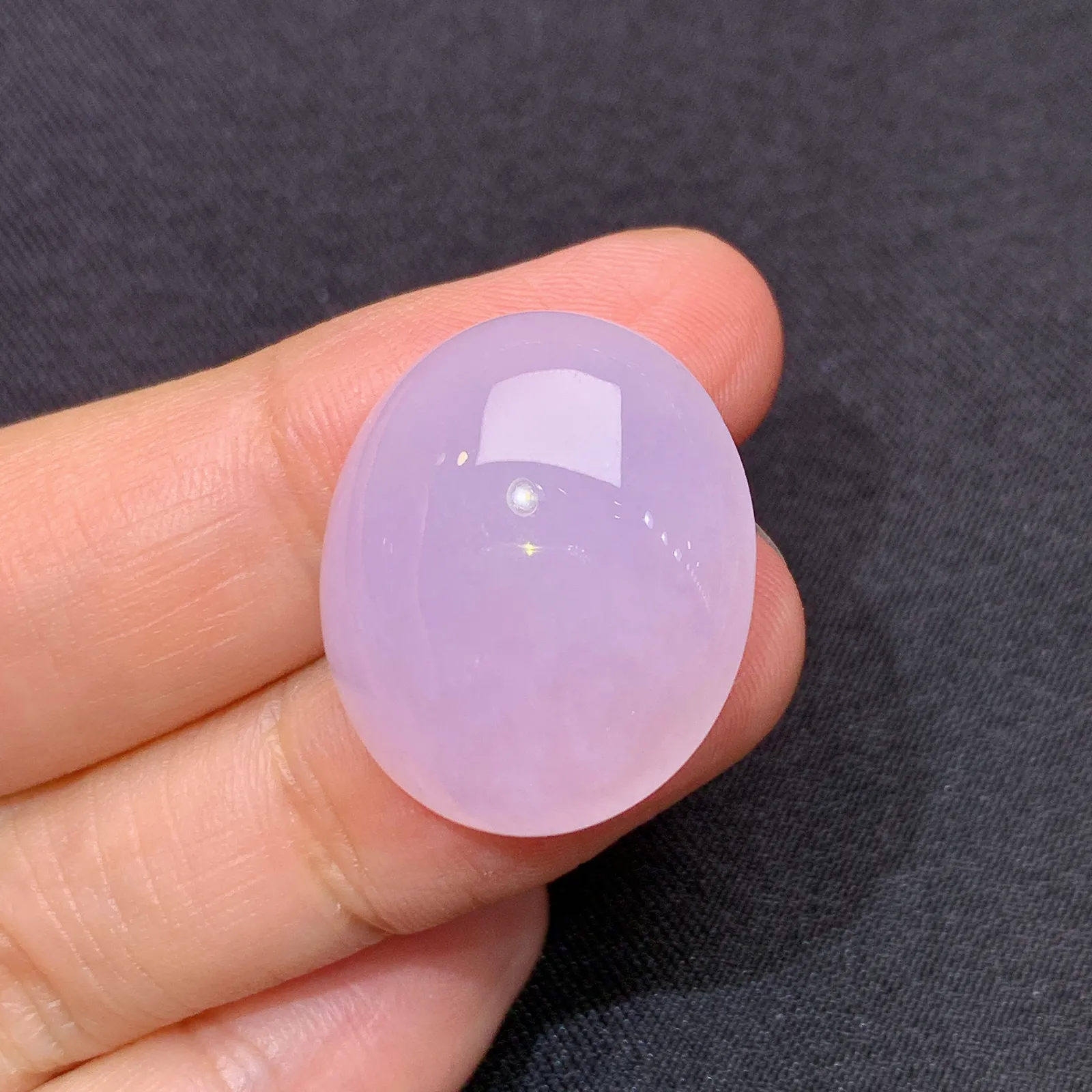 淡紫罗兰蛋面，温润细腻，颜色鲜甜，种水足 尺寸22.6*18.8*7.4