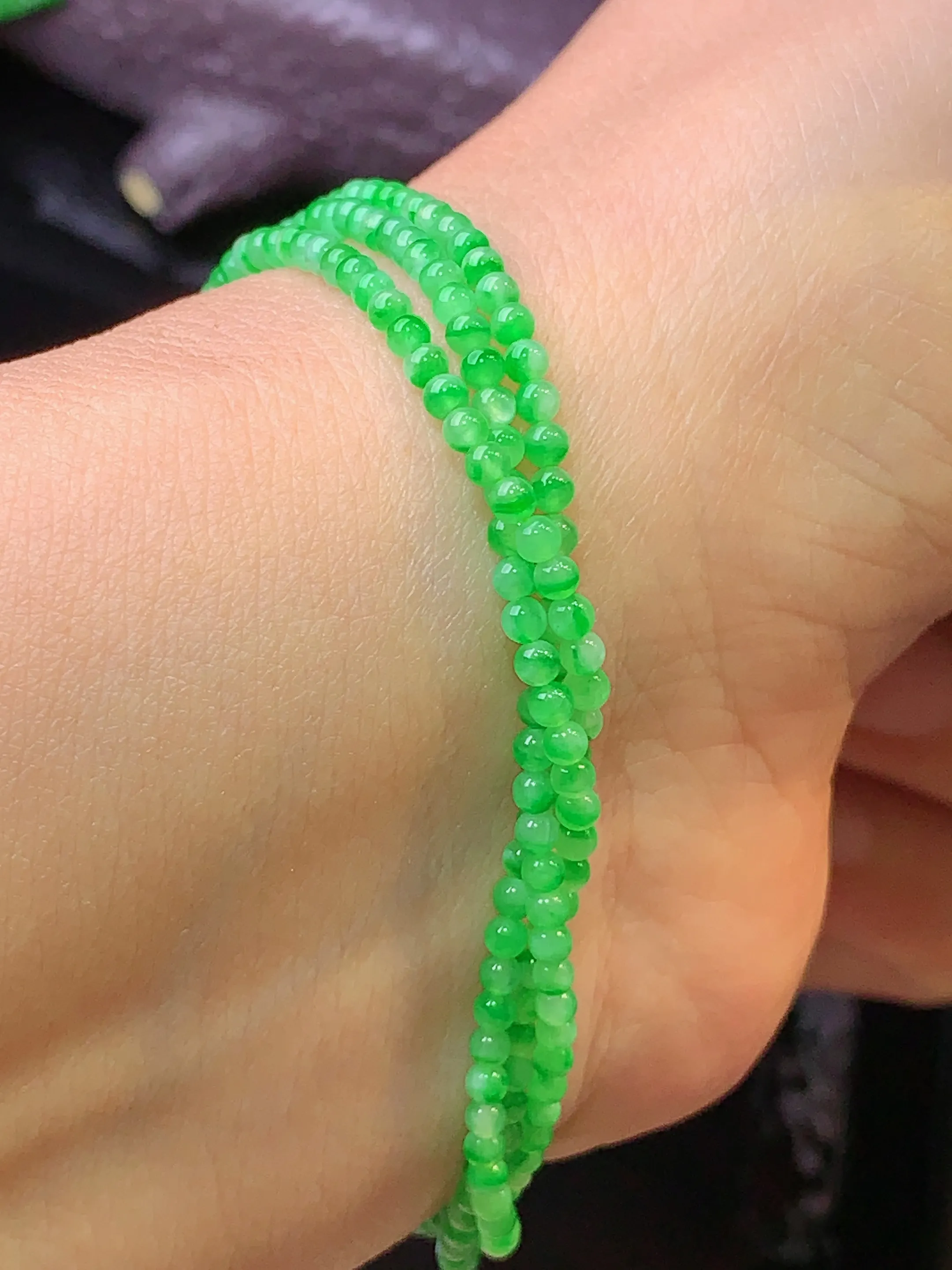 翠绿圆珠手链 玉质细腻 色泽清新艳丽 整体尺寸2