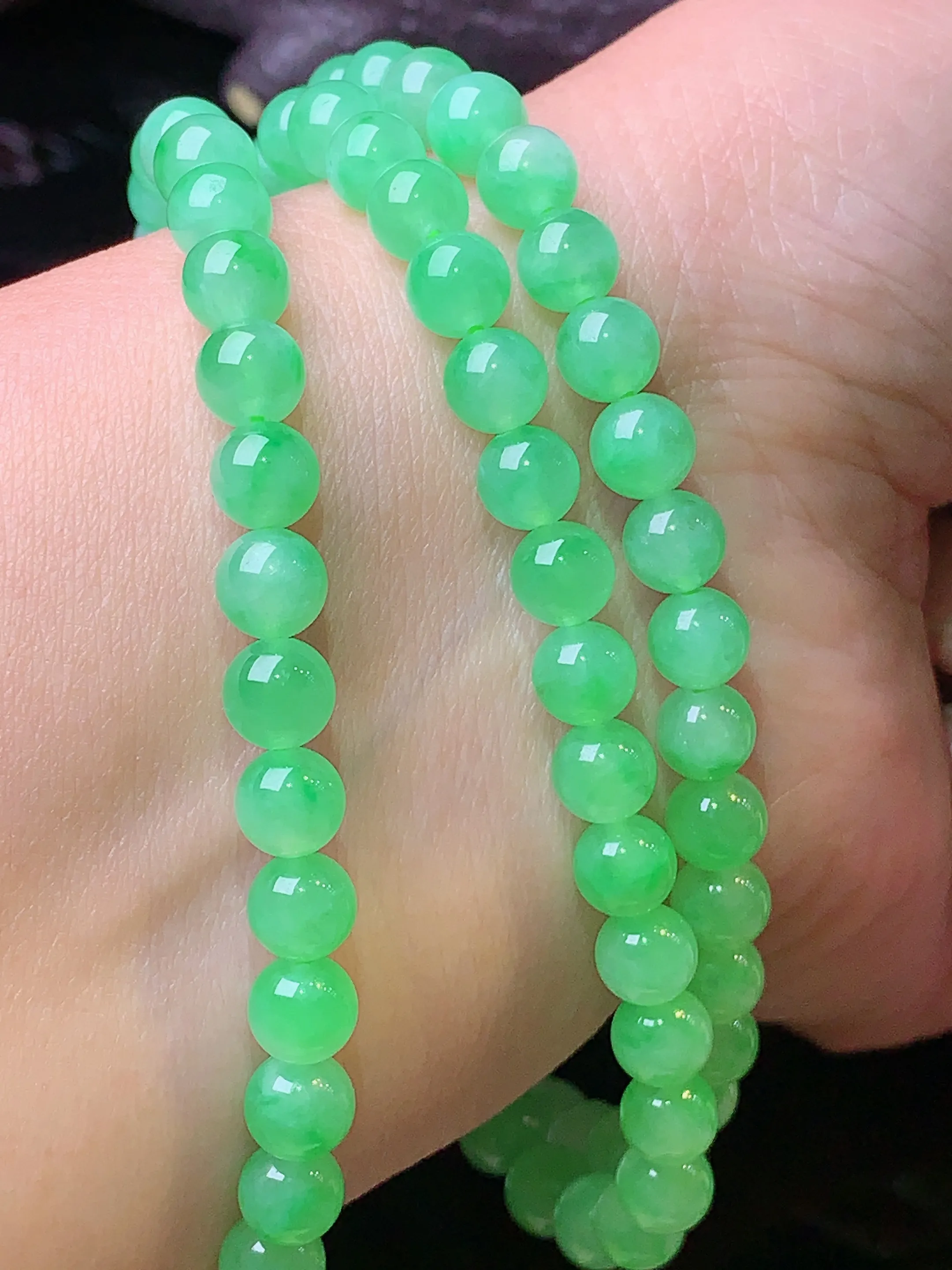 翠绿圆珠项链 玉质细腻 色泽清新 艳丽 整体尺寸6