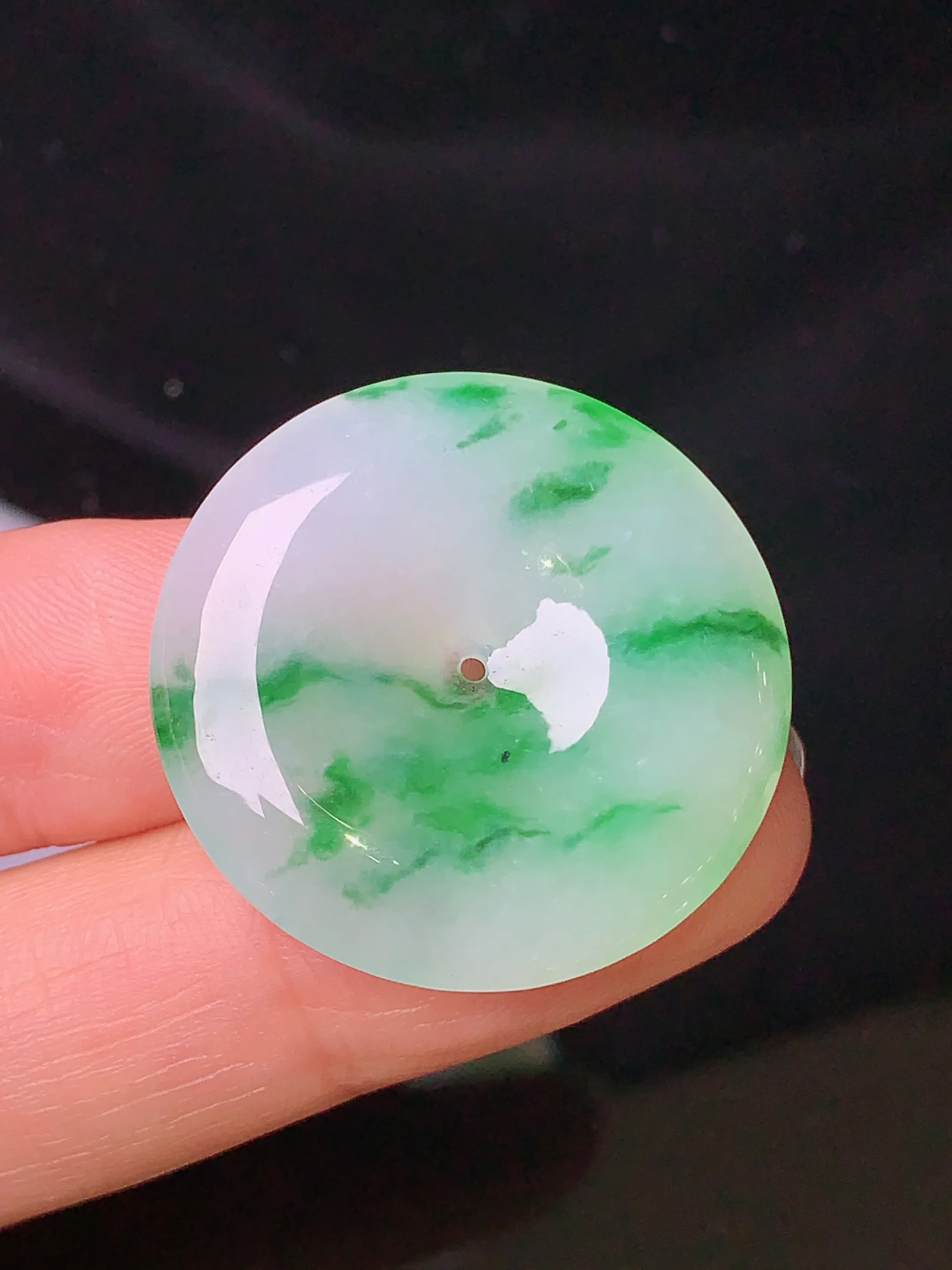 飘绿平安扣吊坠 玉质细腻 色泽清新艳丽 整体尺寸27.6*4.8