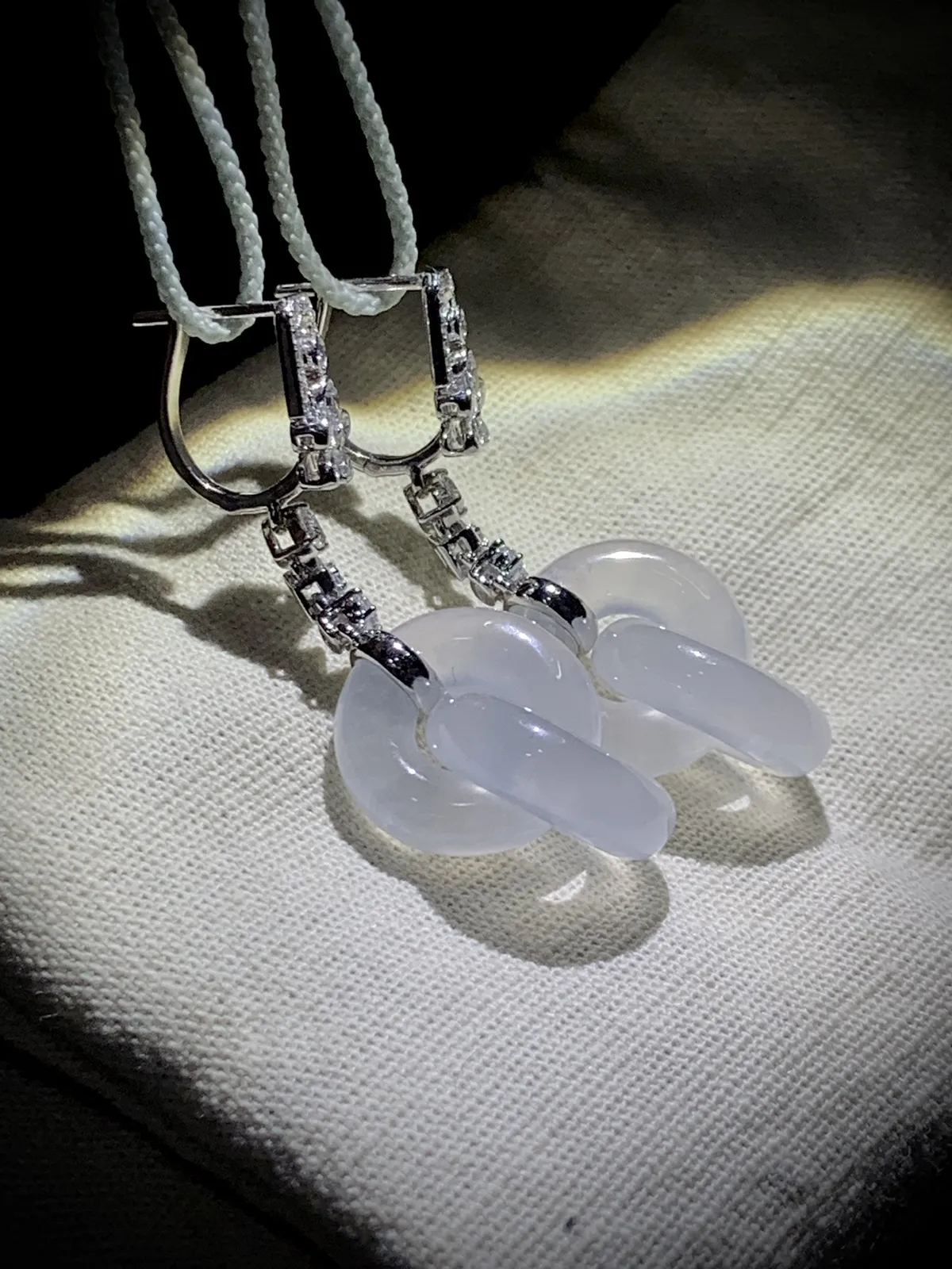白冰环环相扣耳坠，44.5-裸石单圈15.2-5mm，
18K金，南非钻