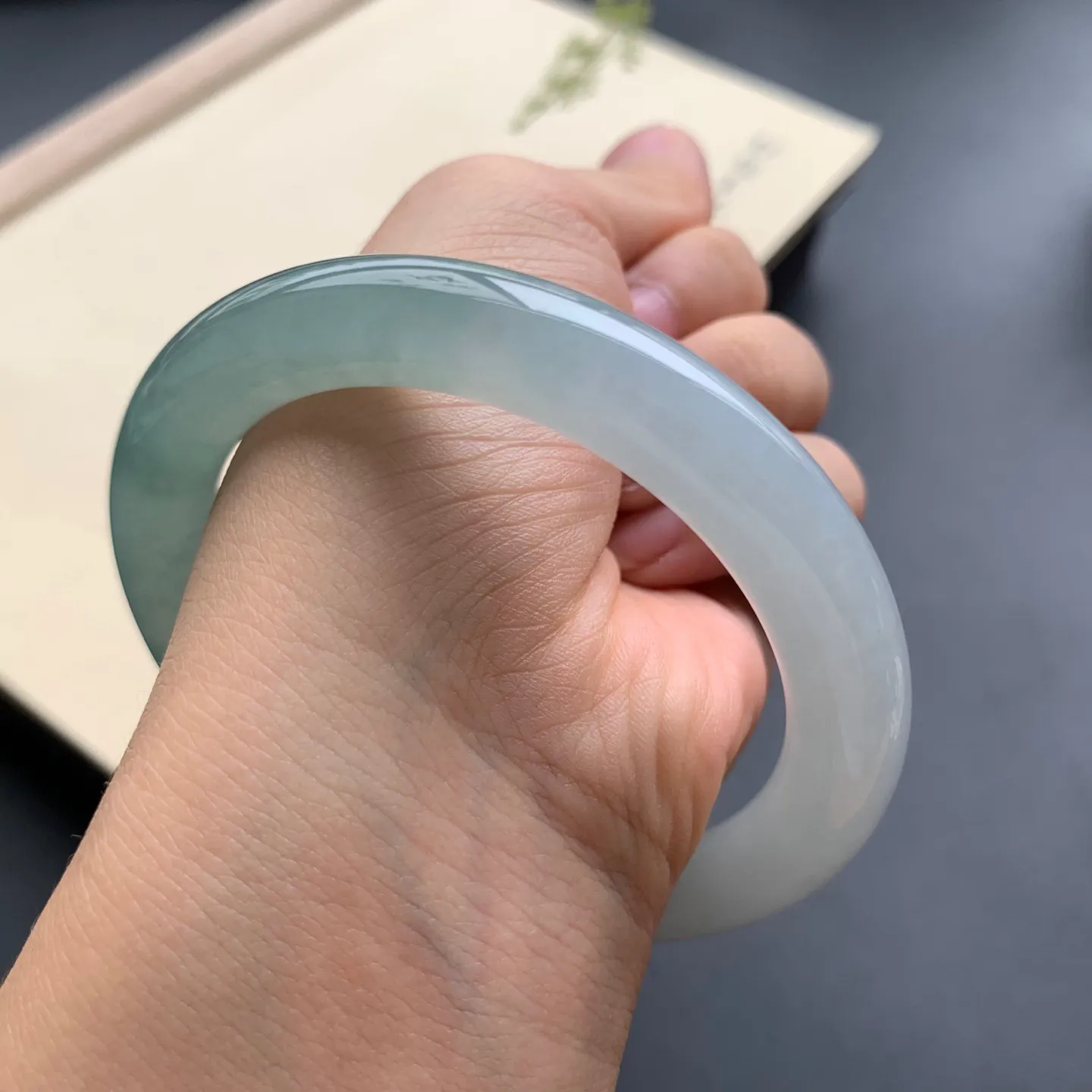 56.8圈口油底圆条手镯 尺寸：56.8-9.6，细腻起胶，条形饱满