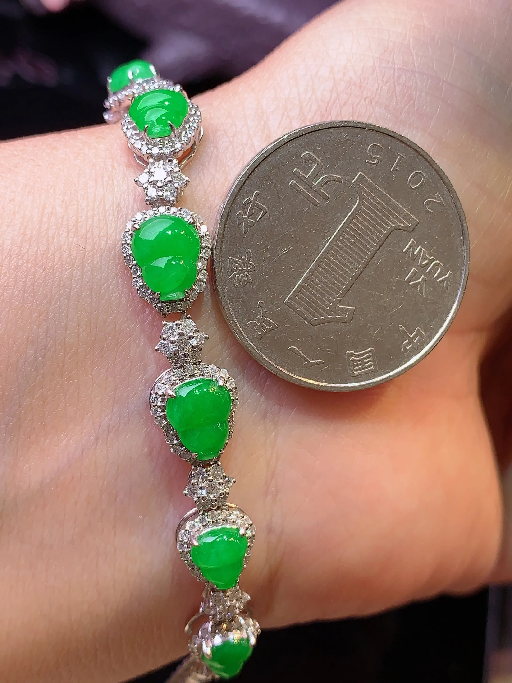 18k金钻镶嵌满绿葫芦手链 玉质细腻 色泽清新艳丽 整体尺寸82*7.8*5.2