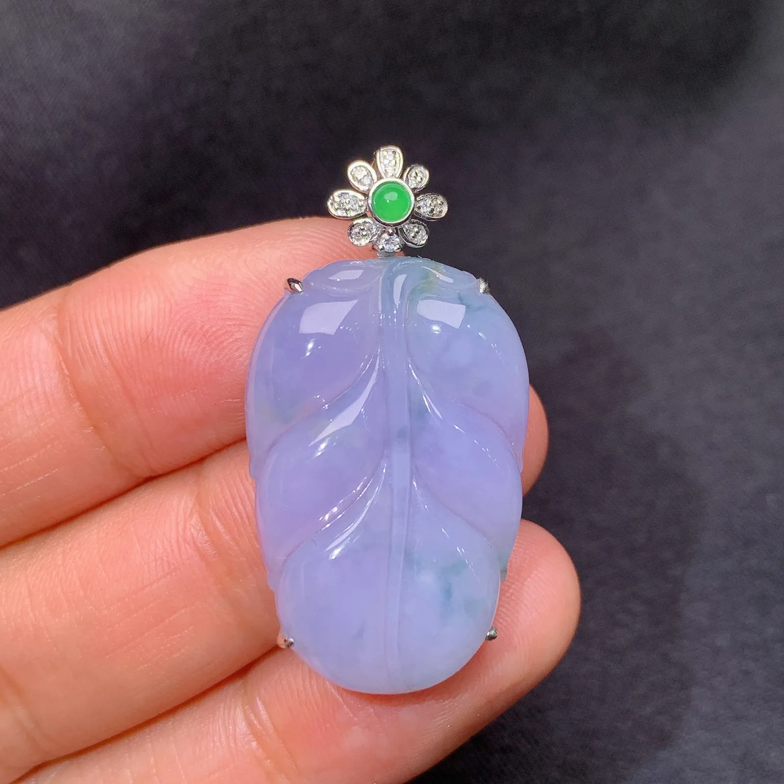 紫罗兰树叶吊坠，18k金镶嵌，温润细腻，色泽浓郁 Xu 尺寸34.6*18.1*7.1