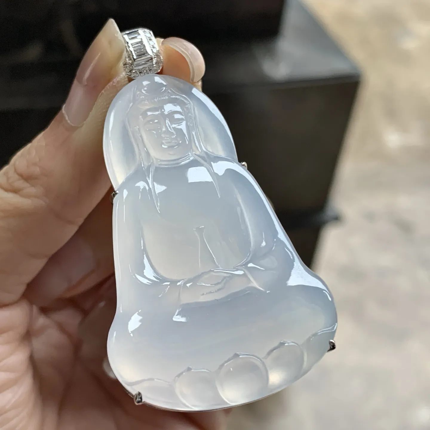 金钻镶嵌冰种观音^_^荧光十足 盖子可以取