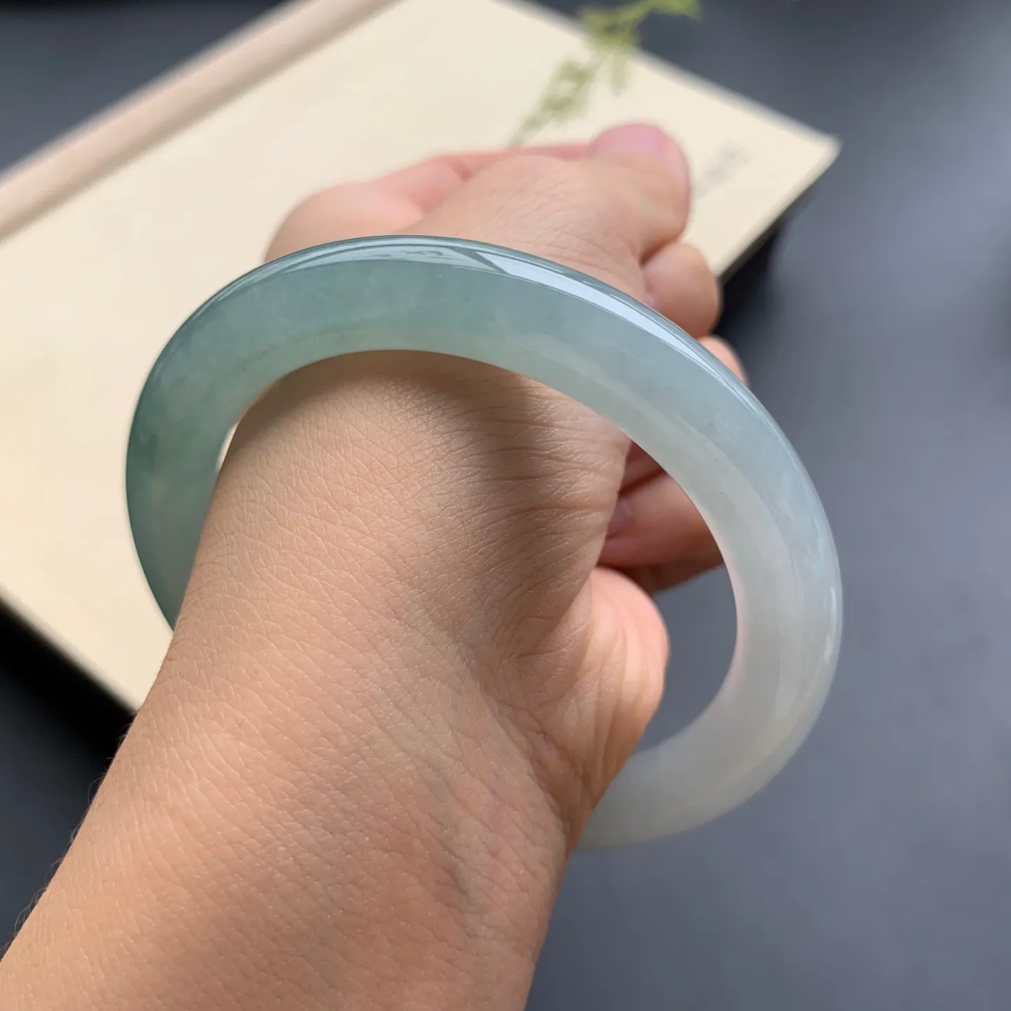 56.8圈口油底圆条手镯 尺寸：56.8-9.6，细腻起胶，条形饱满