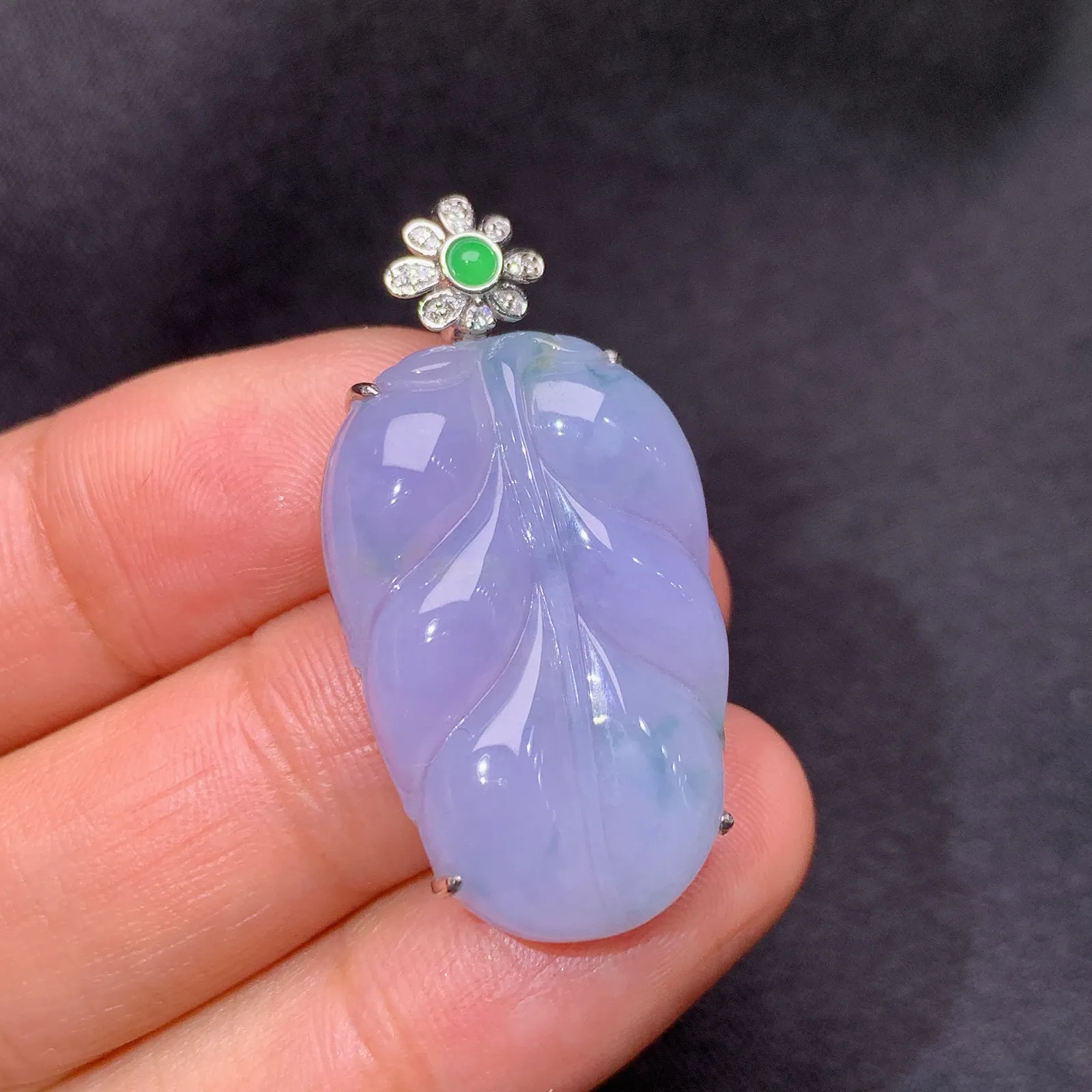 紫罗兰树叶吊坠，18k金镶嵌，温润细腻，色泽浓郁 Xu 尺寸34.6*18.1*7.1