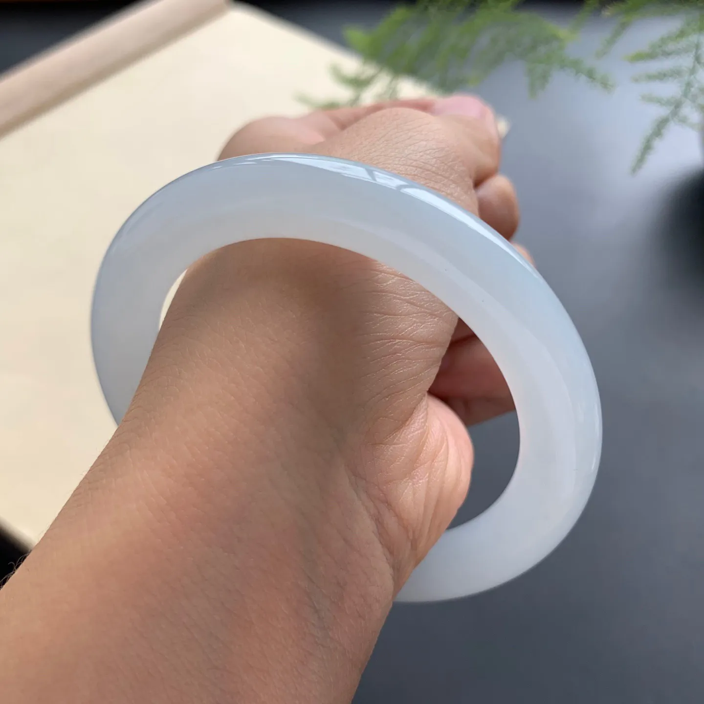 55圈口冰圆条手镯 尺寸：55-10-10.2，无纹裂，白净光滑，水润起胶