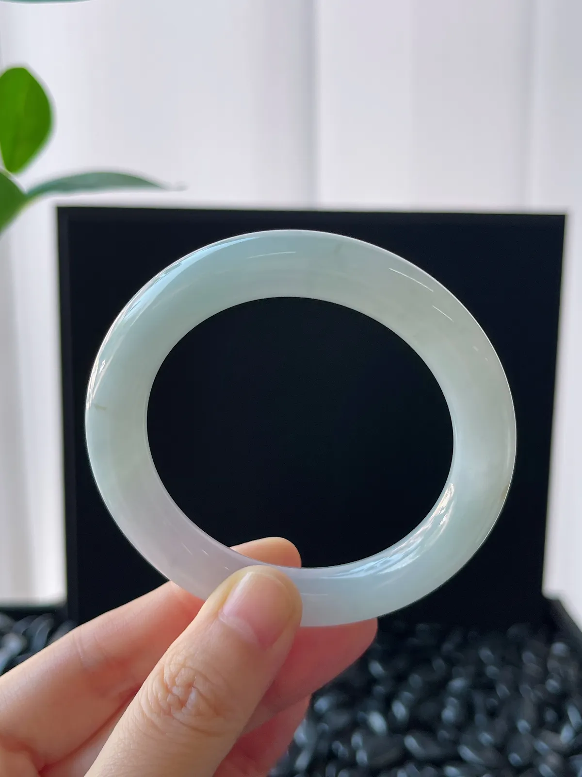 圆镯51圈口，翡翠冰糯种淡春彩手镯