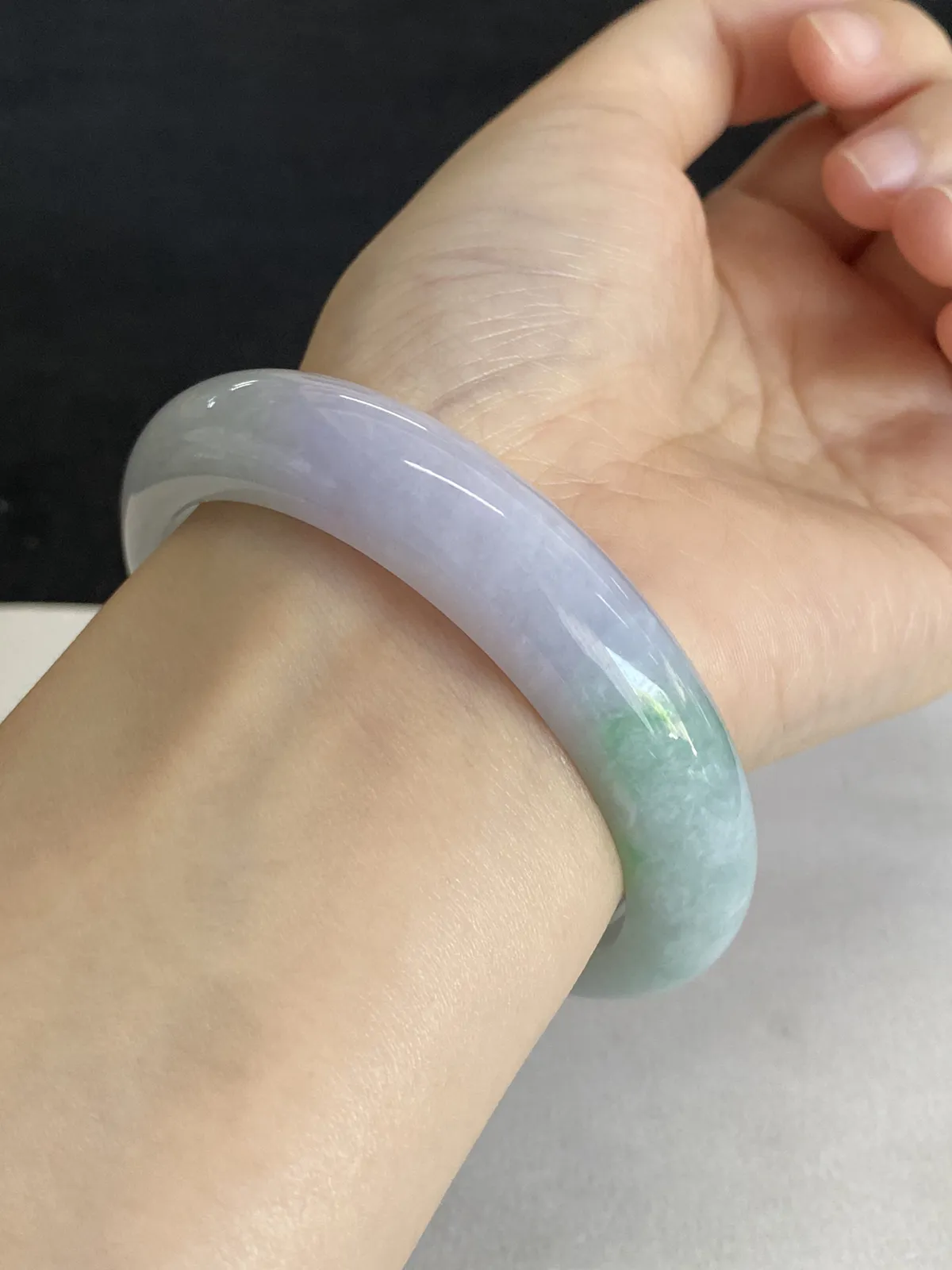 正圈58圈口，翡翠糯化种飘绿手镯