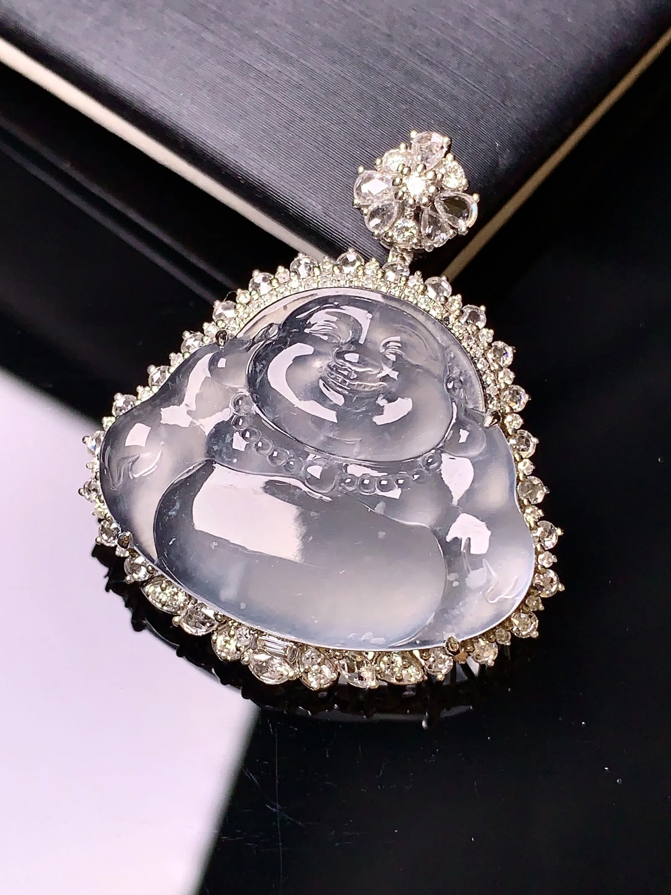 18k金钻镶嵌玻璃种佛公吊坠 玉质细腻 色泽清新艳丽 整体尺寸34*29.8*8.2