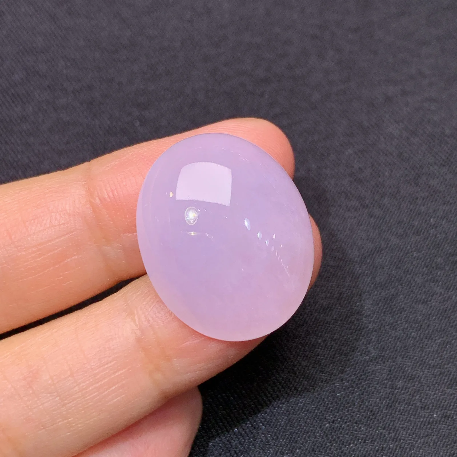 淡紫罗兰蛋面，温润细腻，颜色鲜甜，种水足 尺寸22.6*18.8*7.4