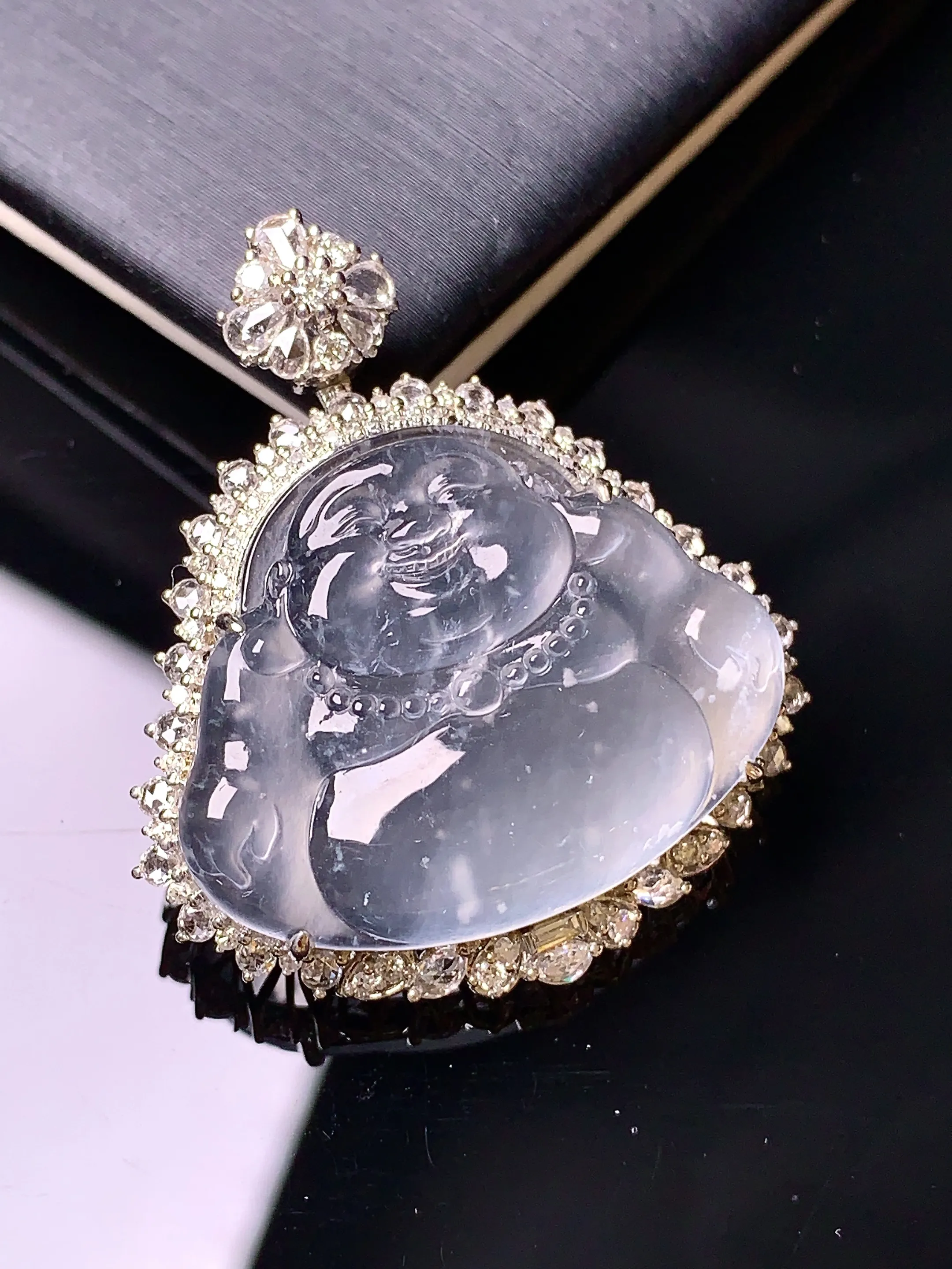 18k金钻镶嵌玻璃种佛公吊坠 玉质细腻 色泽清新艳丽 整体尺寸34*29.8*8.2