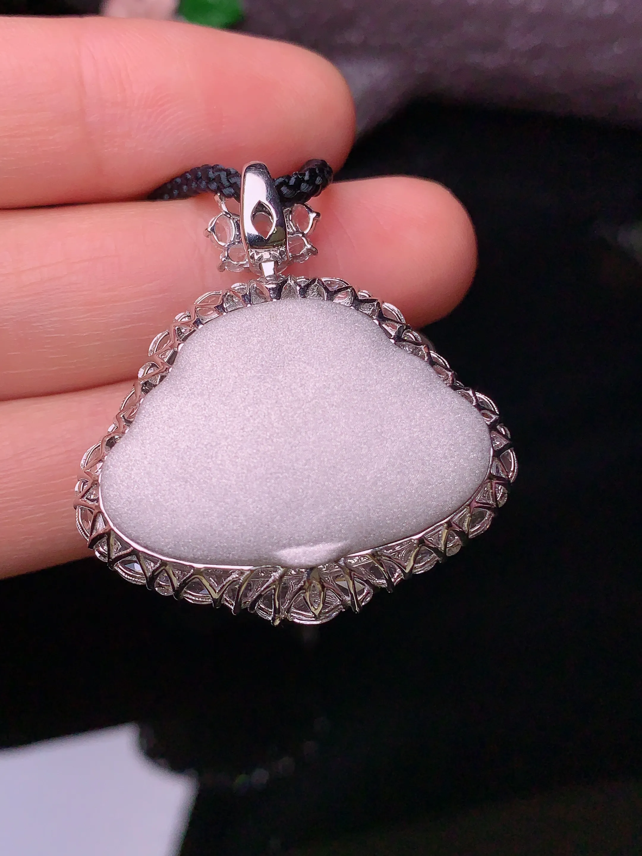 18k金钻镶嵌冰种佛公吊坠 玉质细腻 色泽清新艳丽 整体尺寸35.3*32.6*12.5