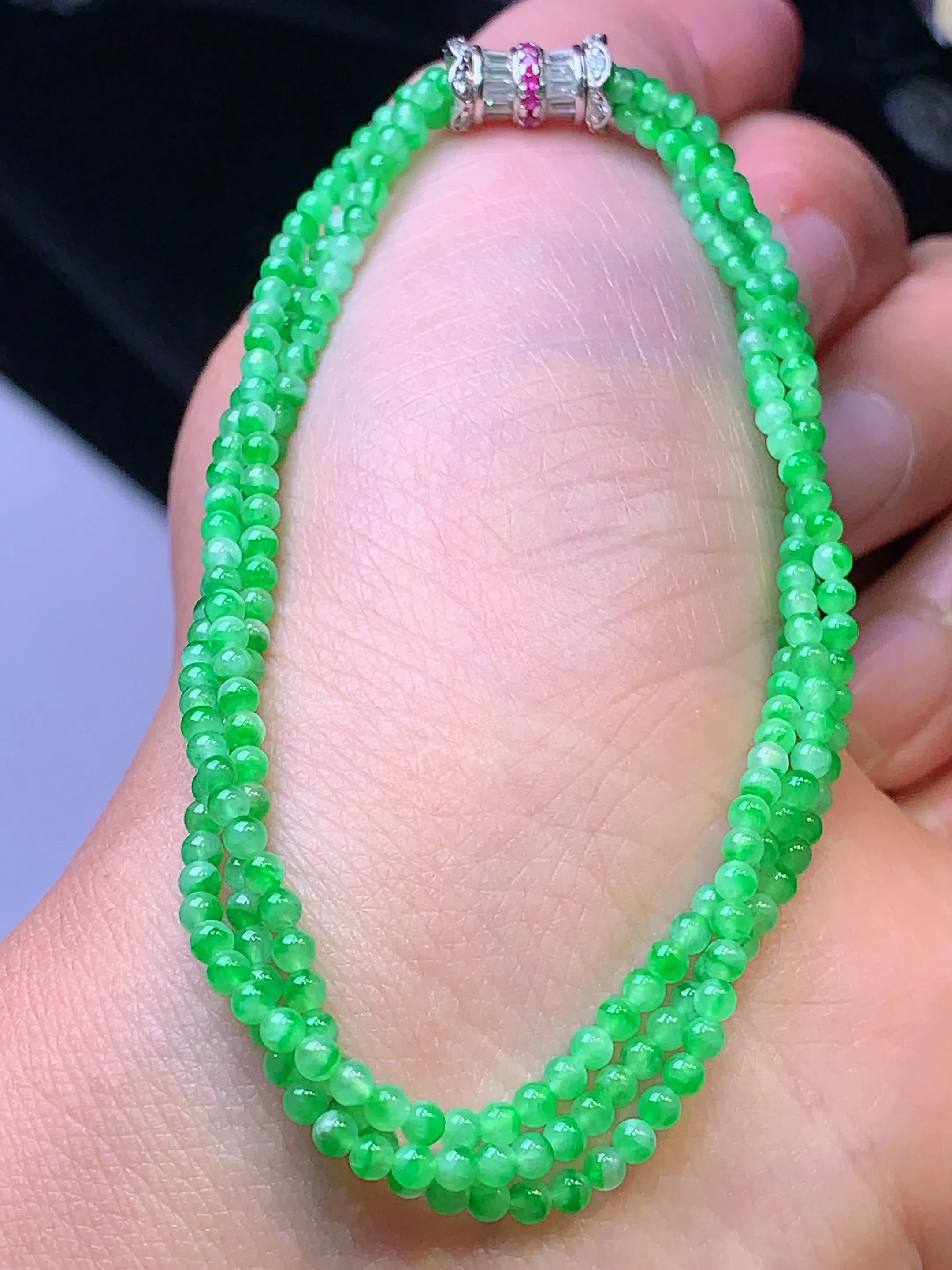 翠绿圆珠手链 玉质细腻 色泽清新艳丽 整体尺寸2