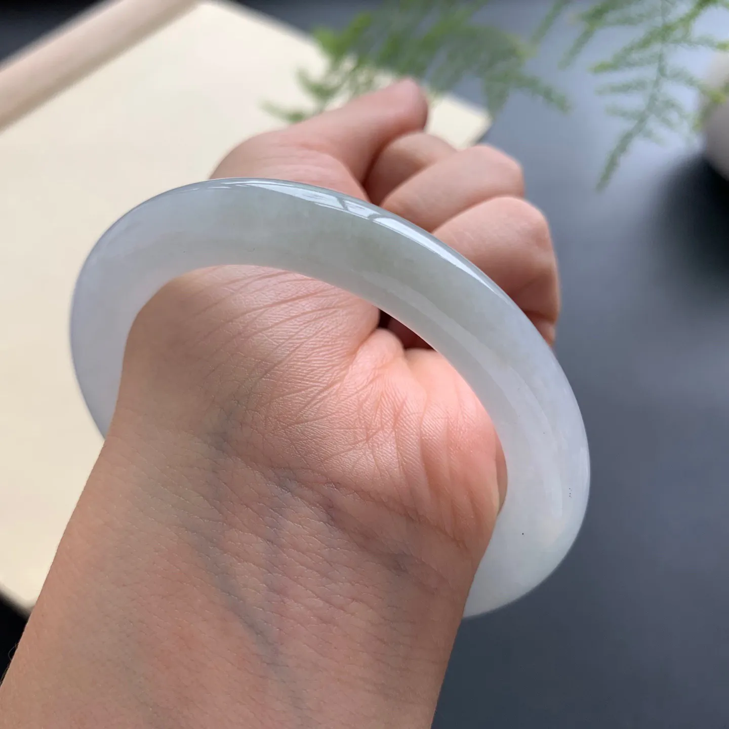 55圈口冰圆条手镯 尺寸：55-9.6，无纹裂，水润起胶，条形饱满