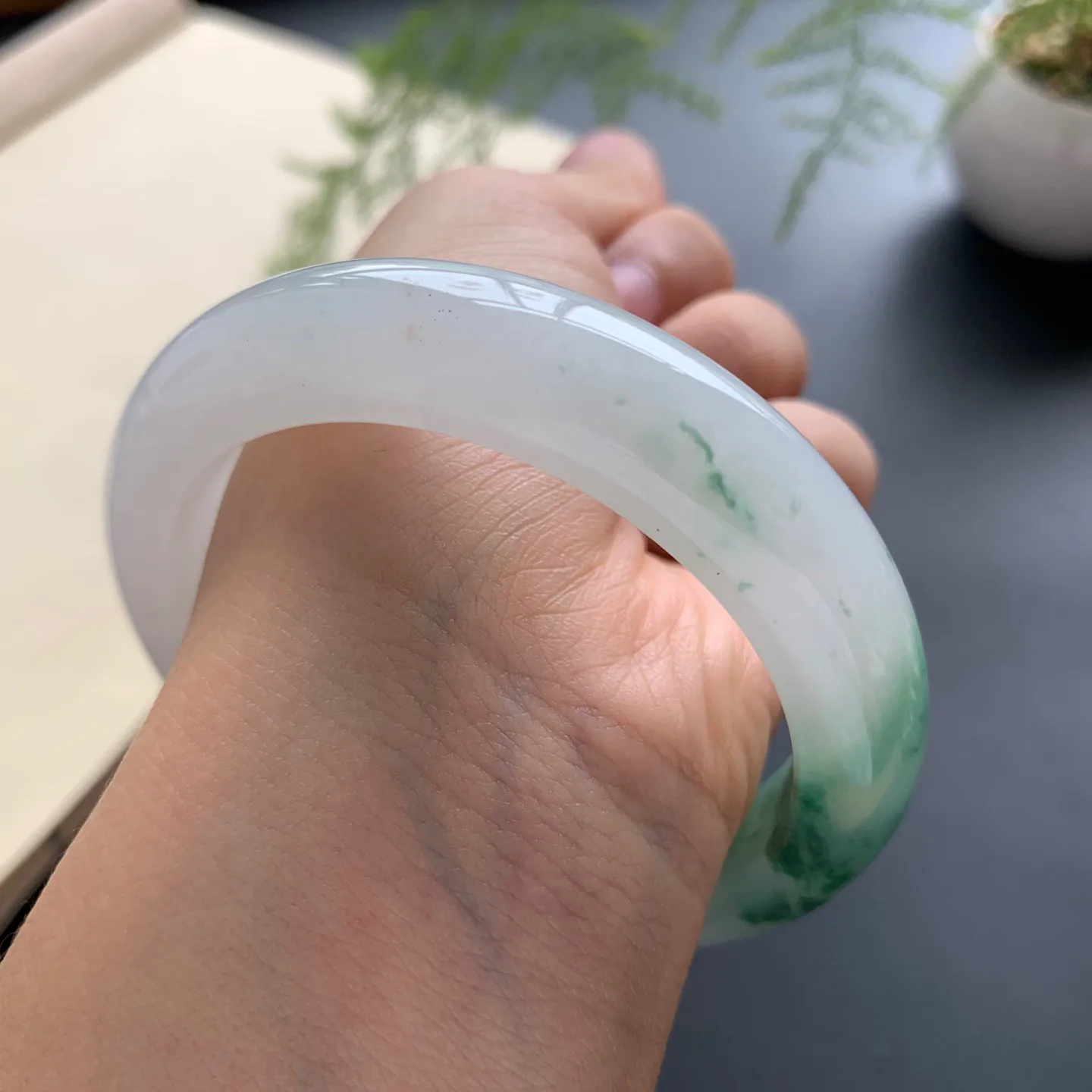 56圈口飘花正圈手镯 尺寸：56-13-9，无纹裂，花色浓郁，版型厚装