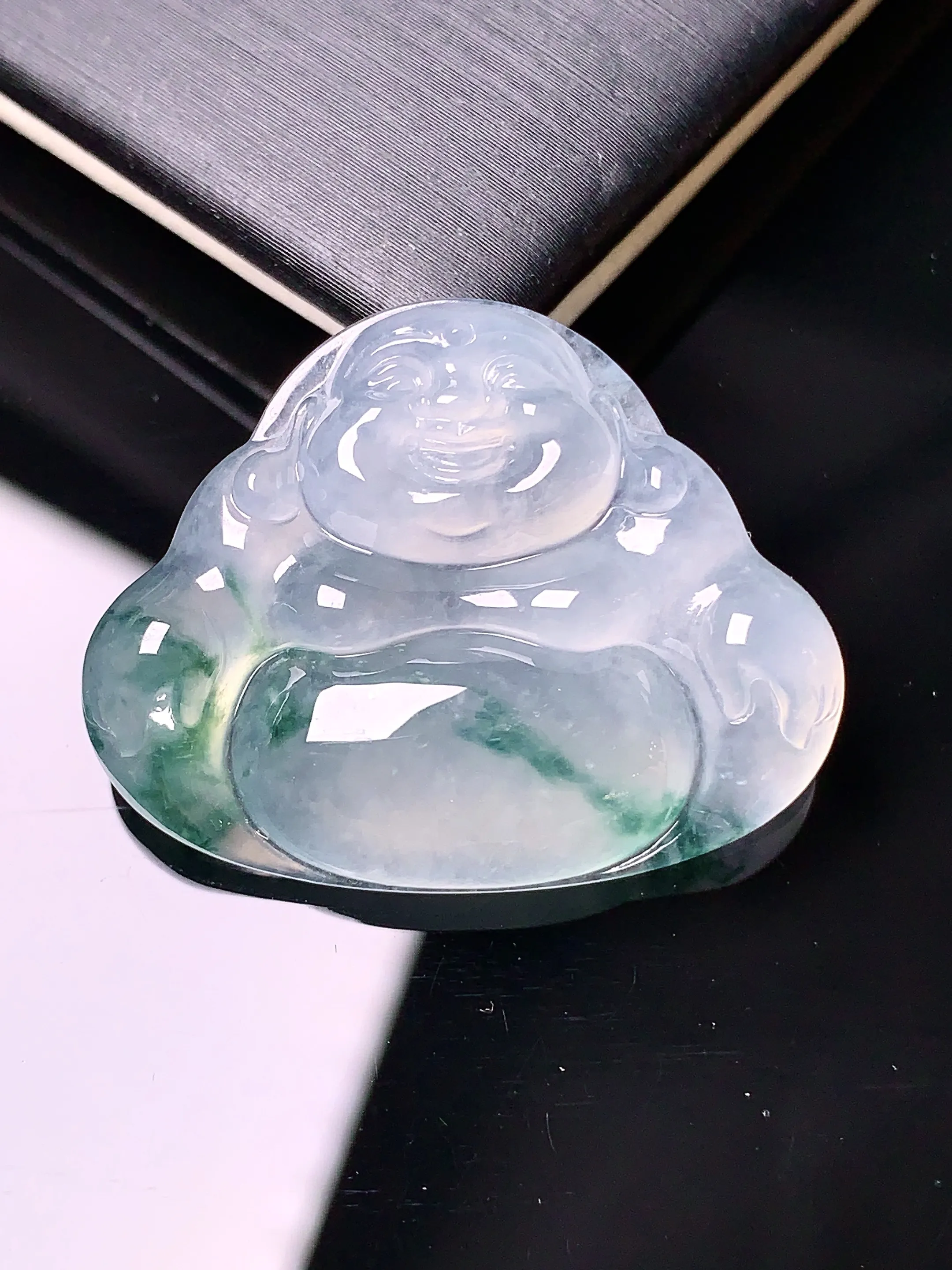 冰种飘绿佛公吊坠 玉质细腻 色泽清新艳丽 整体尺寸24*30.5*5.6