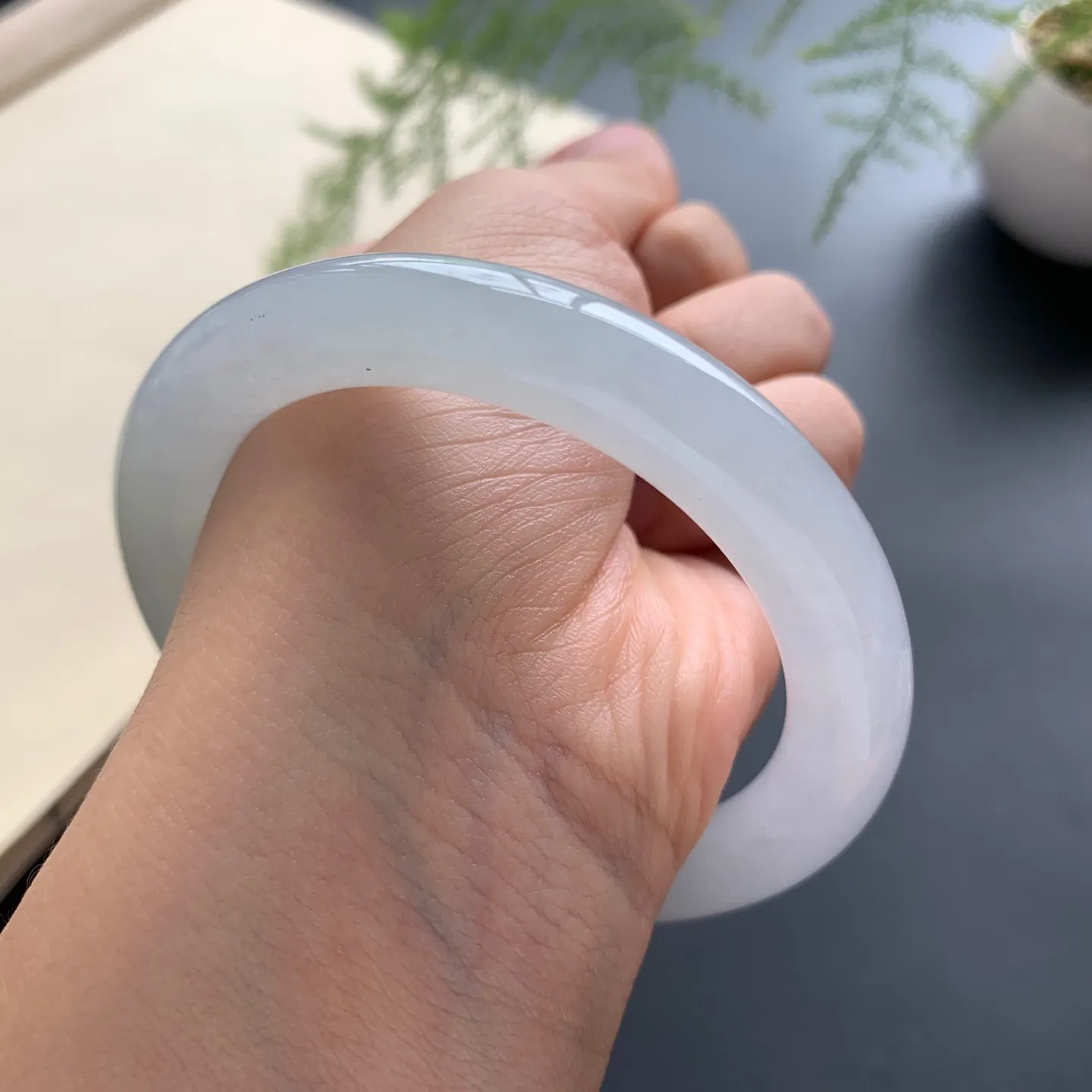 55圈口冰圆条手镯 尺寸：55-9.6，无纹裂，水润起胶，条形饱满