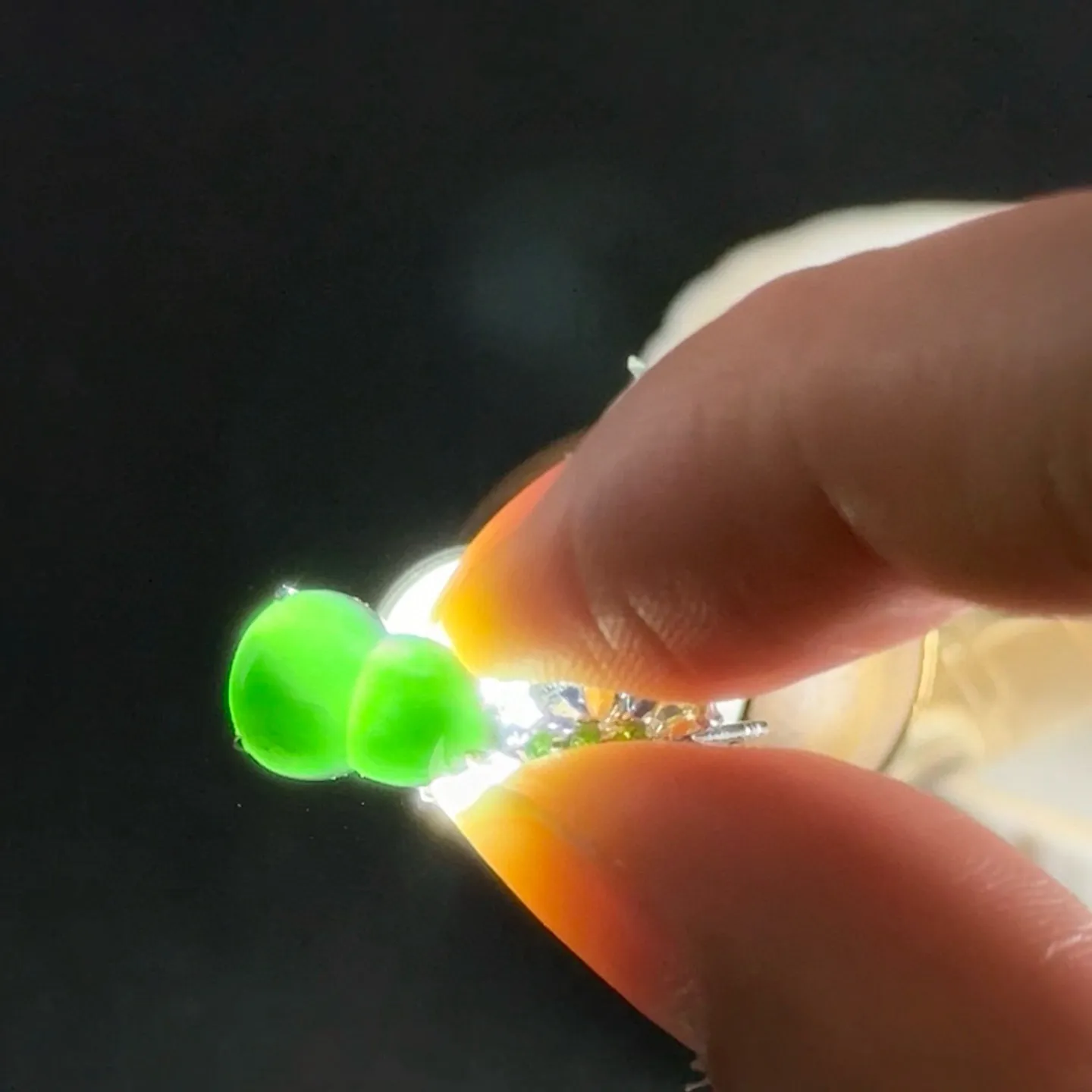 精品18k墨翠葫芦耳钉 种好色正 黑度极好 打灯通透 油性十足 尺寸20.9