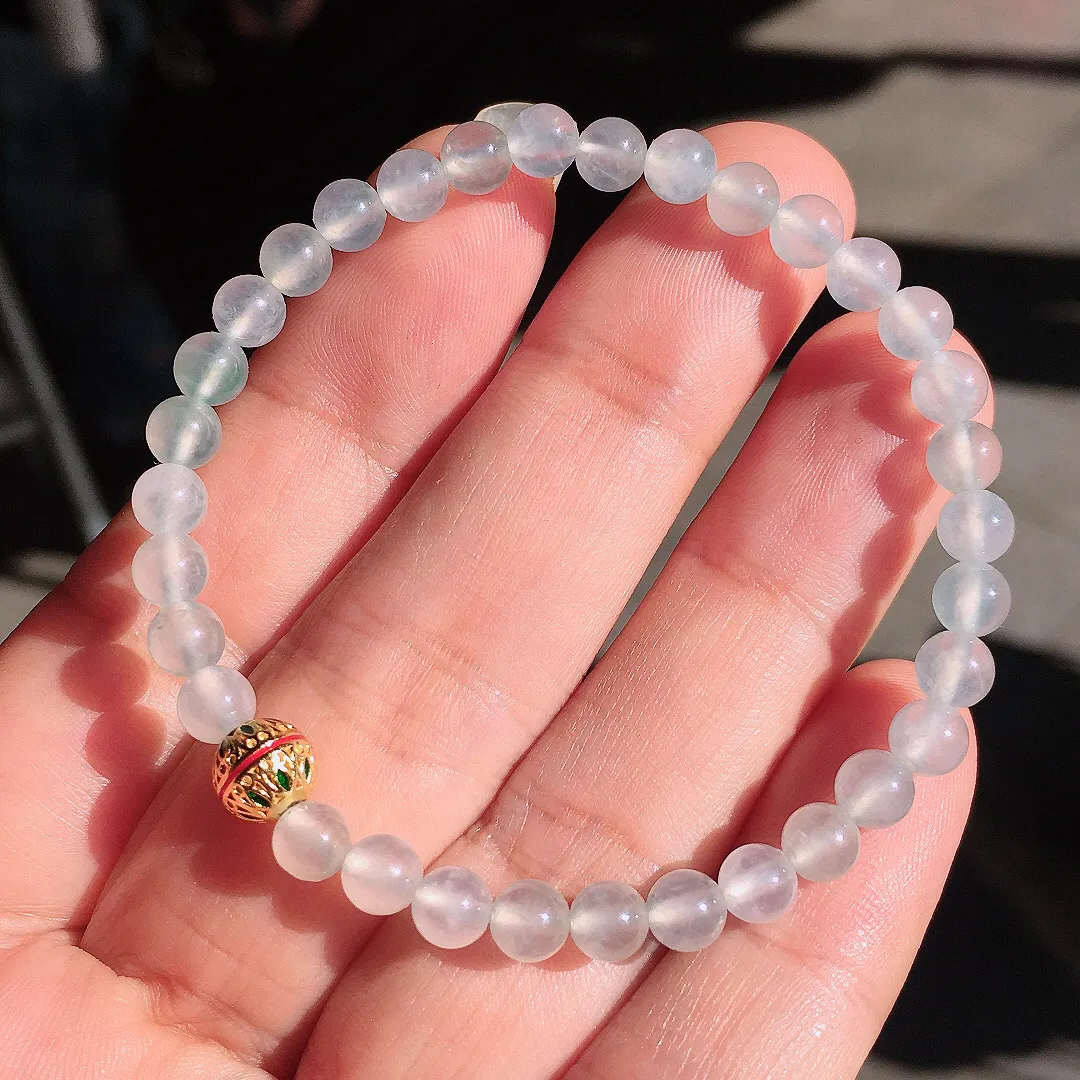 冰种珠子手串，玉质细腻，荧光感超
强，饱满圆润，尽显优雅气质，