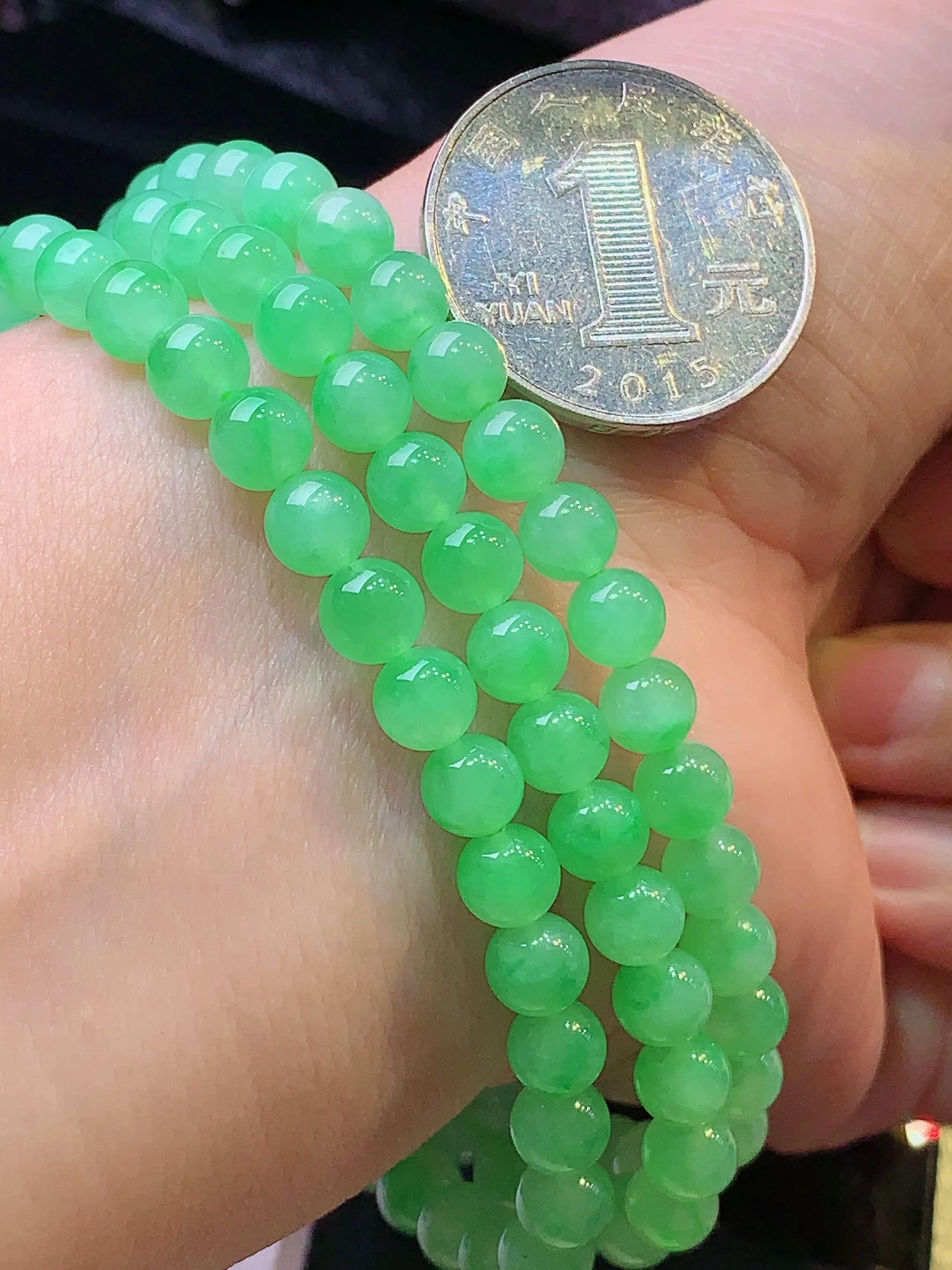 翠绿圆珠项链 玉质细腻 色泽清新 艳丽 整体尺寸6