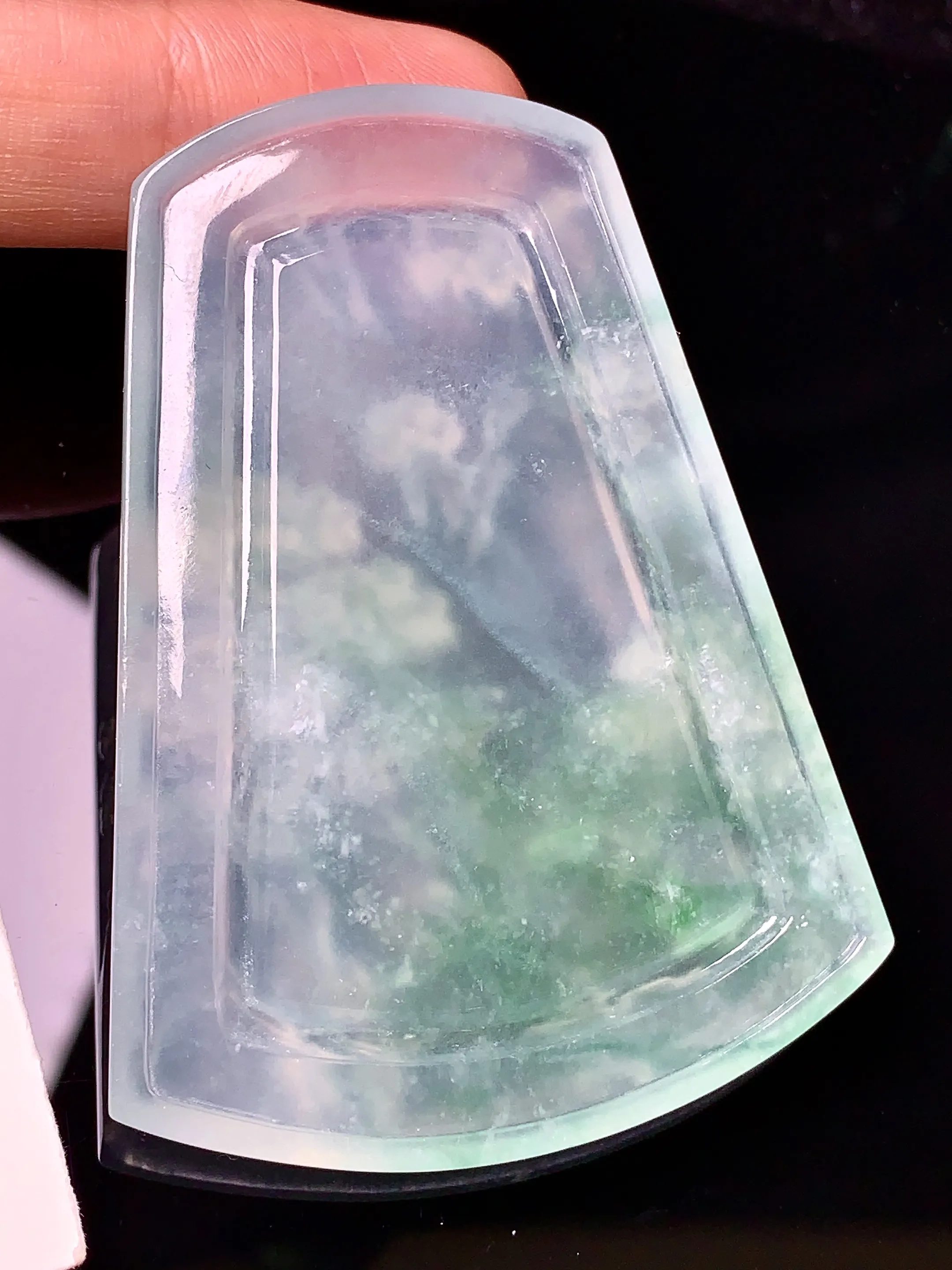 冰种飘绿山水牌子吊坠 玉质细腻 色泽清新艳丽 整体尺寸59.2*44.7*5.2