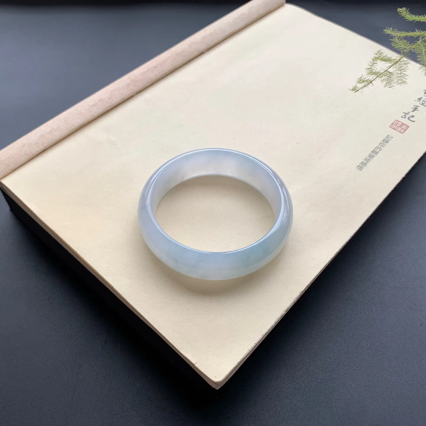 58.8圈口冰种正圈手镯 尺寸：58.8-18-8.5，无纹裂，宽版厚装，水润透亮