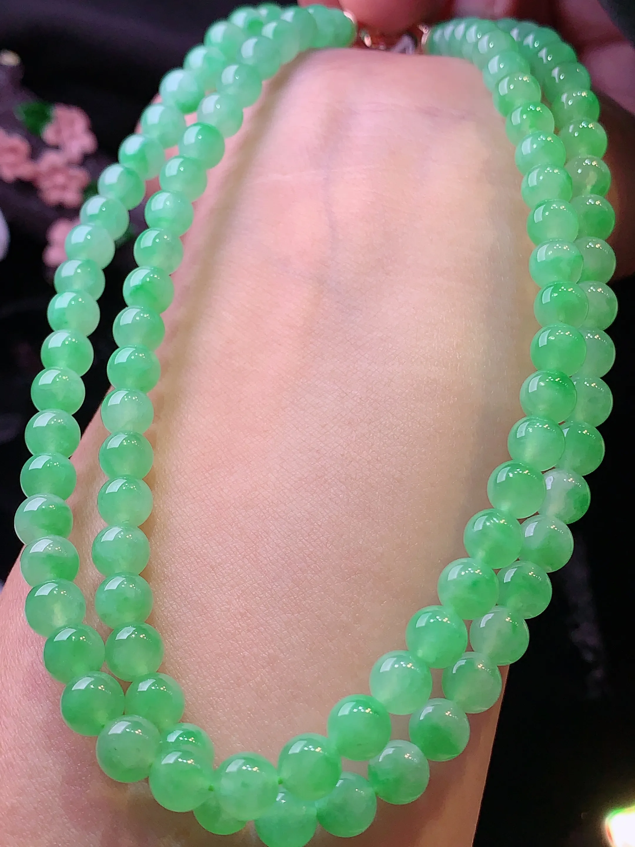 翠绿圆珠项链 玉质细腻 色泽清新 艳丽 整体尺寸6