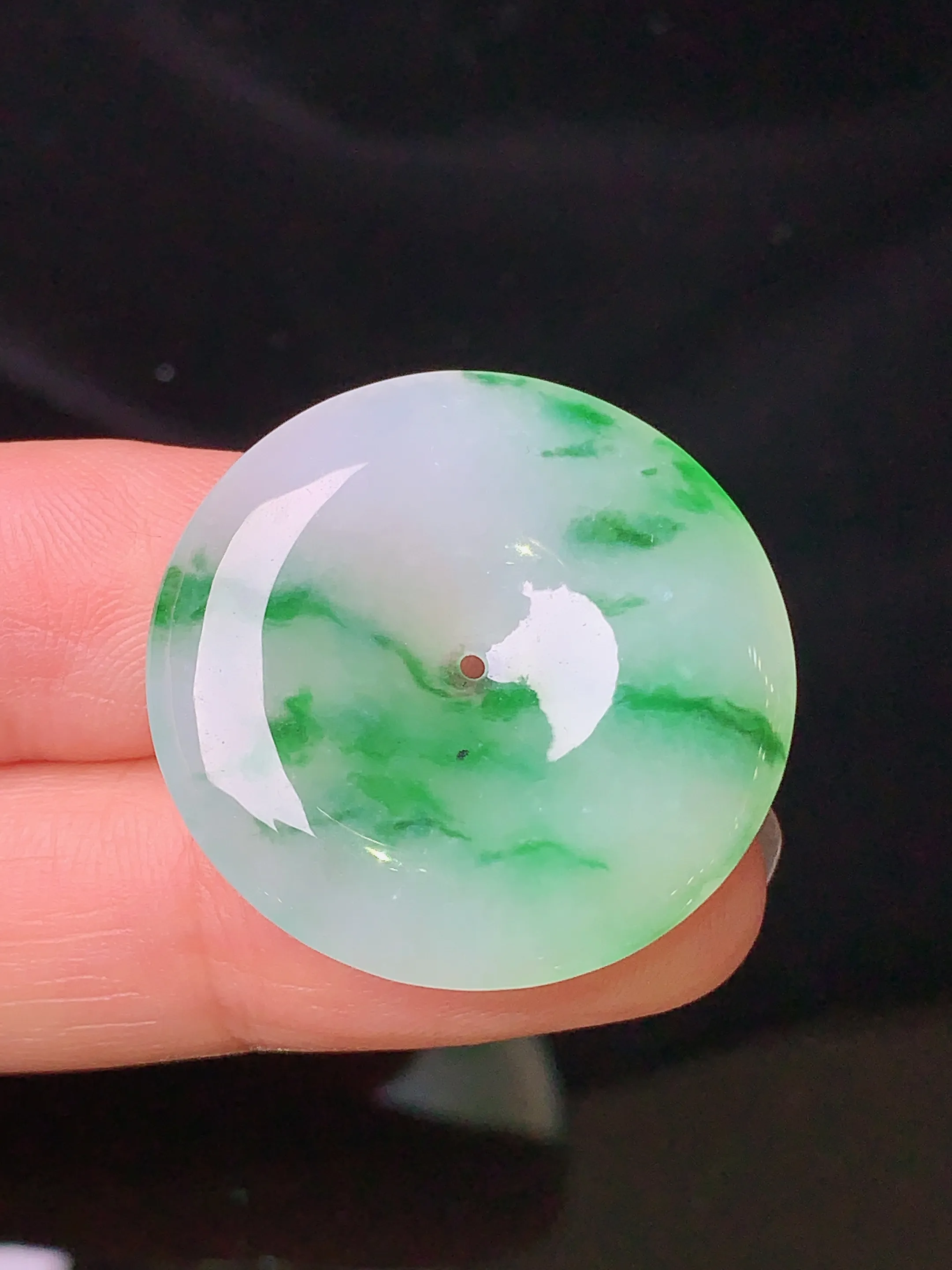 飘绿平安扣吊坠 玉质细腻 色泽清新艳丽 整体尺寸27.6*4.8