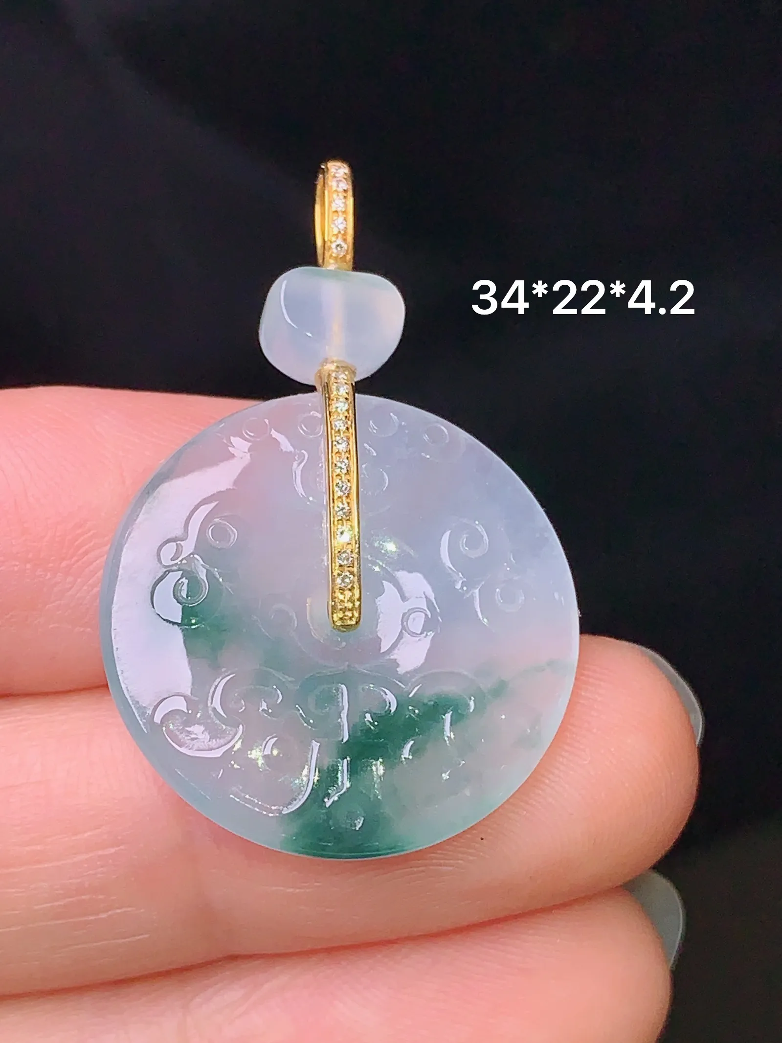 18k金钻镶嵌飘绿仿古飘绿平安扣吊坠 玉质细腻 色泽清新艳丽 整体尺寸34*32*4.2