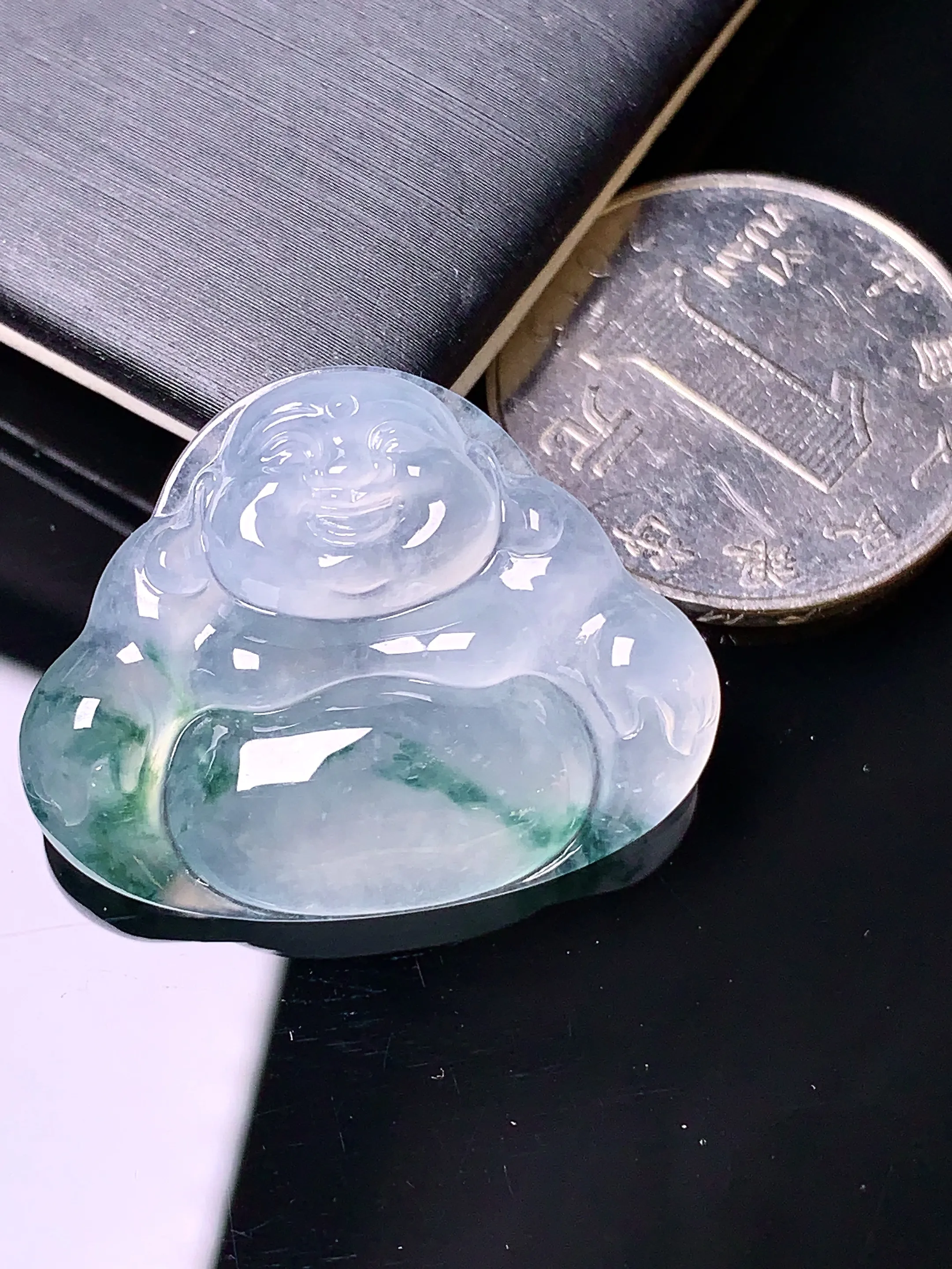 飘绿佛公吊坠 玉质细腻 色泽清新艳丽 整体尺寸24*30.5*5.6