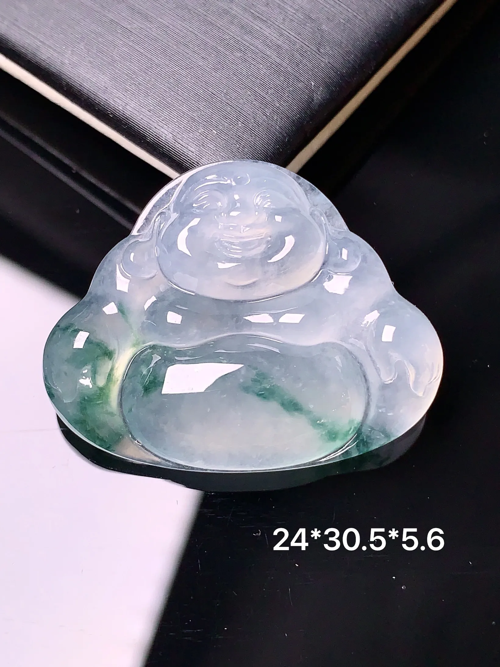 飘绿佛公吊坠 玉质细腻 色泽清新艳丽 整体尺寸24*30.5*5.6