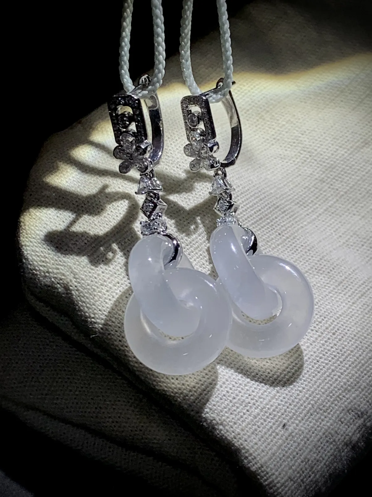 白冰环环相扣耳坠，44.5-裸石单圈15.2-5mm，
18K金，南非钻