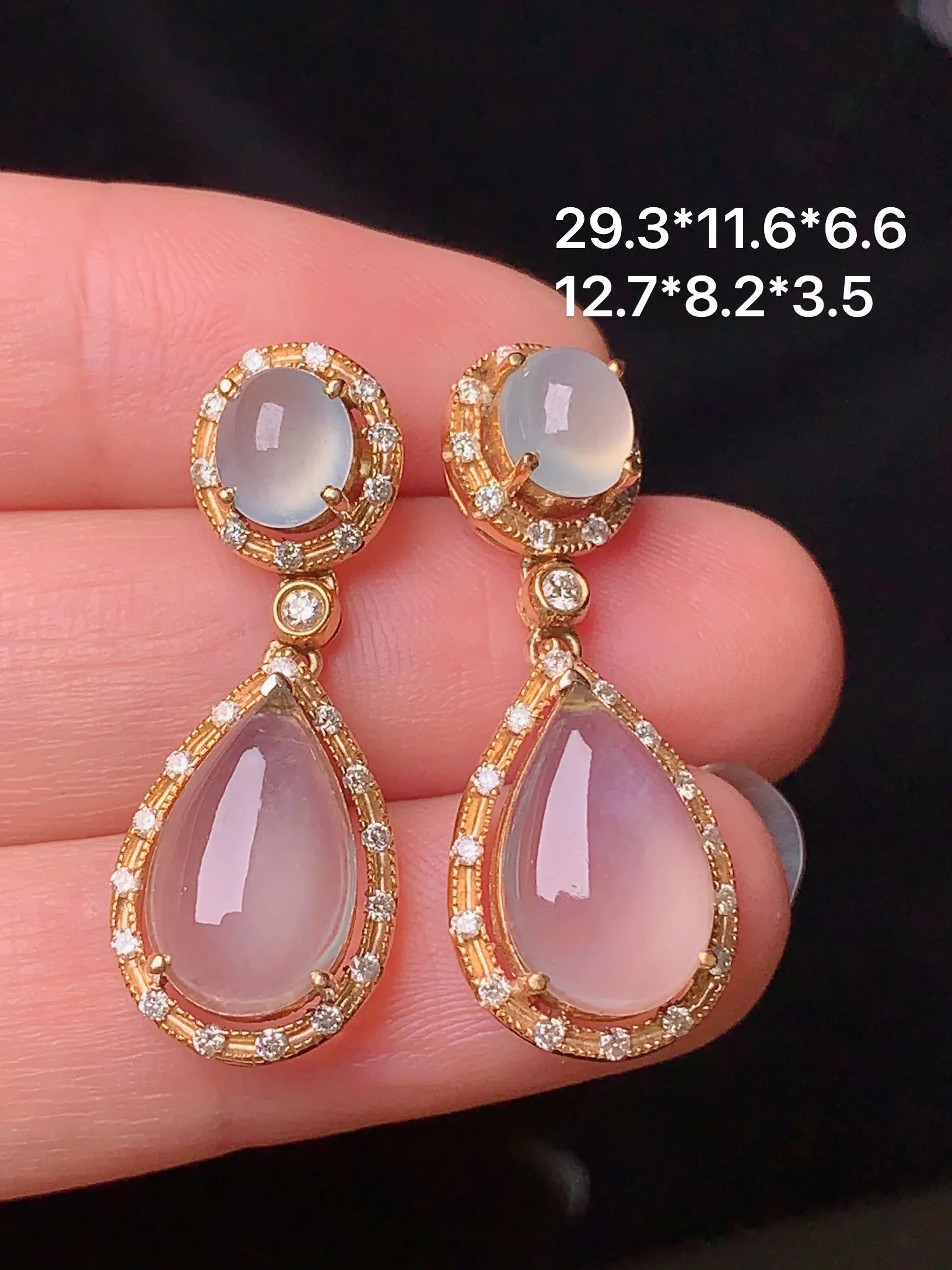 18k金钻镶嵌冰种蛋面耳坠 玉质细腻 色泽清新艳丽 整体尺寸29.3*11.6*6.6