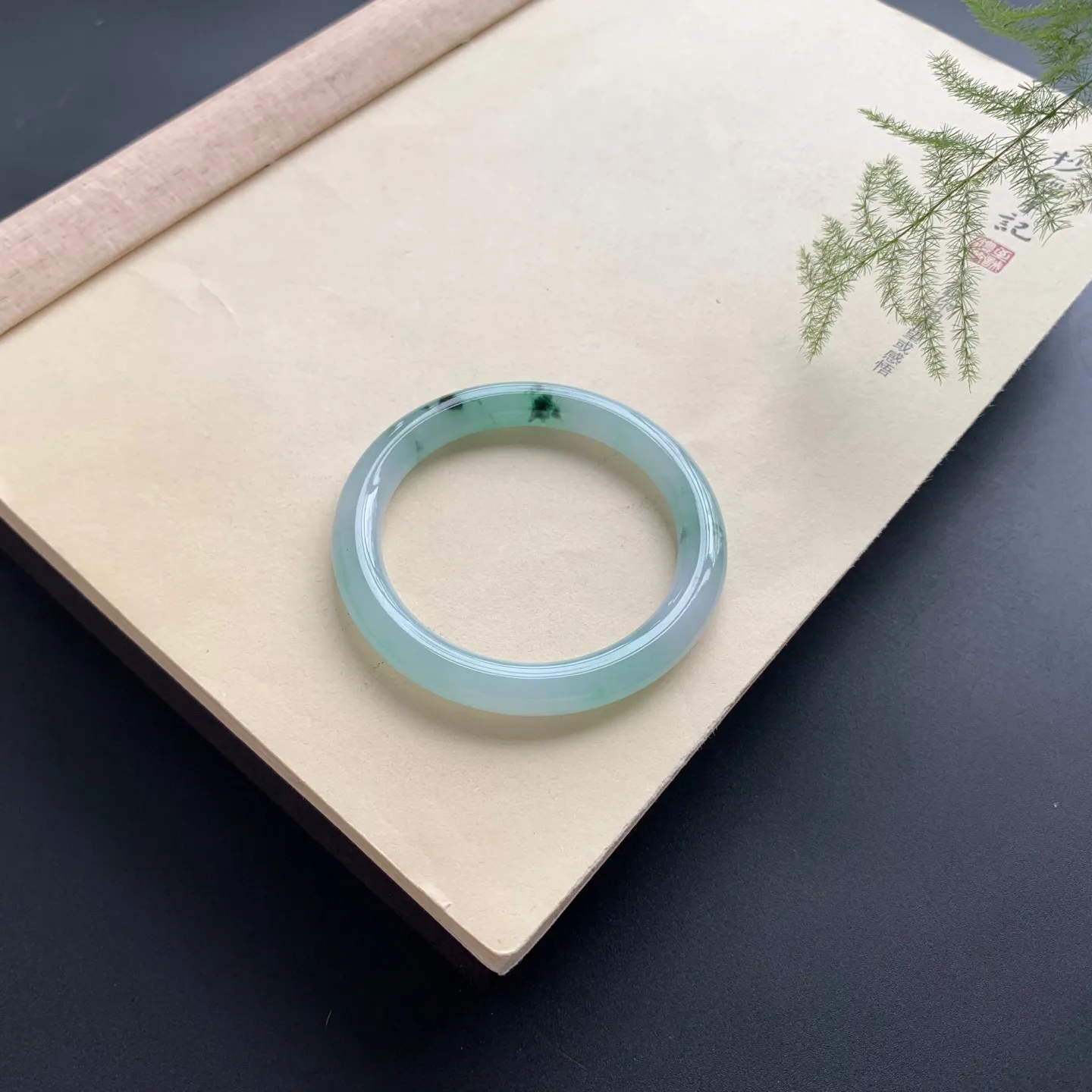 53.8圈口冰飘花圆条手镯 尺寸：53.8-7.8-8.8，无纹裂，细腻起胶，条形饱满