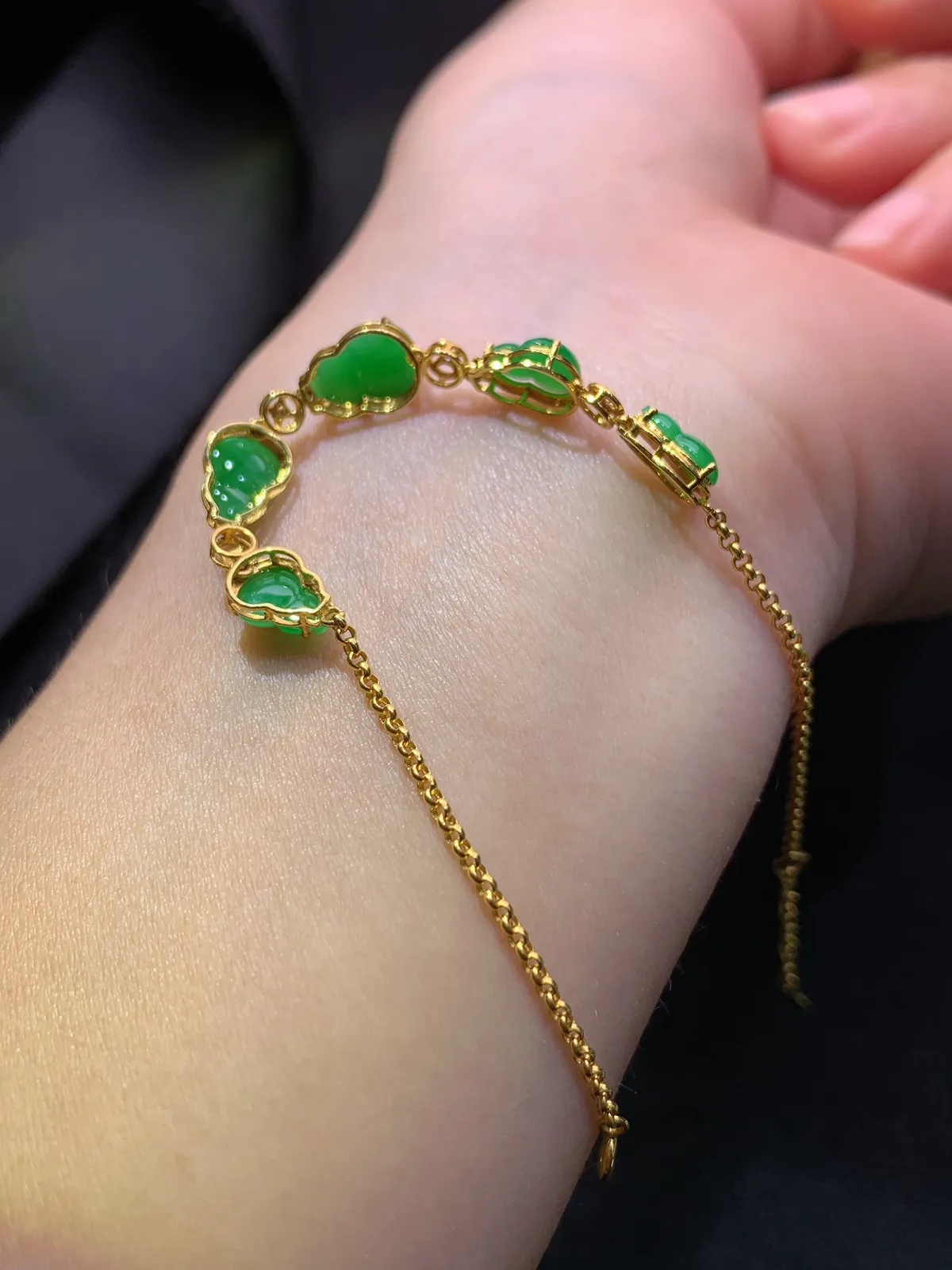 阳绿葫芦手链，18k金镶嵌，简约精致，冰润色阳，种水足 尺寸8.1*5.9*2.3