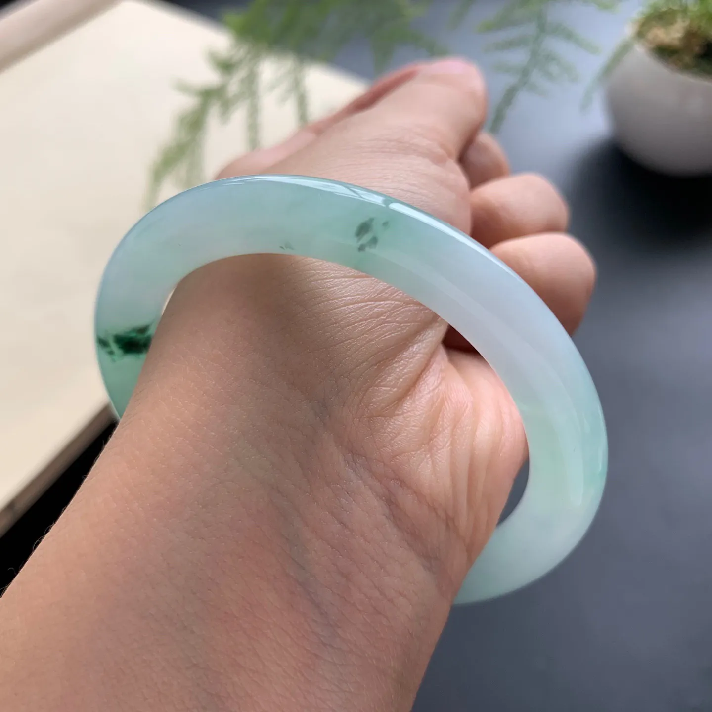 53.8圈口冰飘花圆条手镯 尺寸：53.8-7.8-8.8，无纹裂，细腻起胶，条形饱满