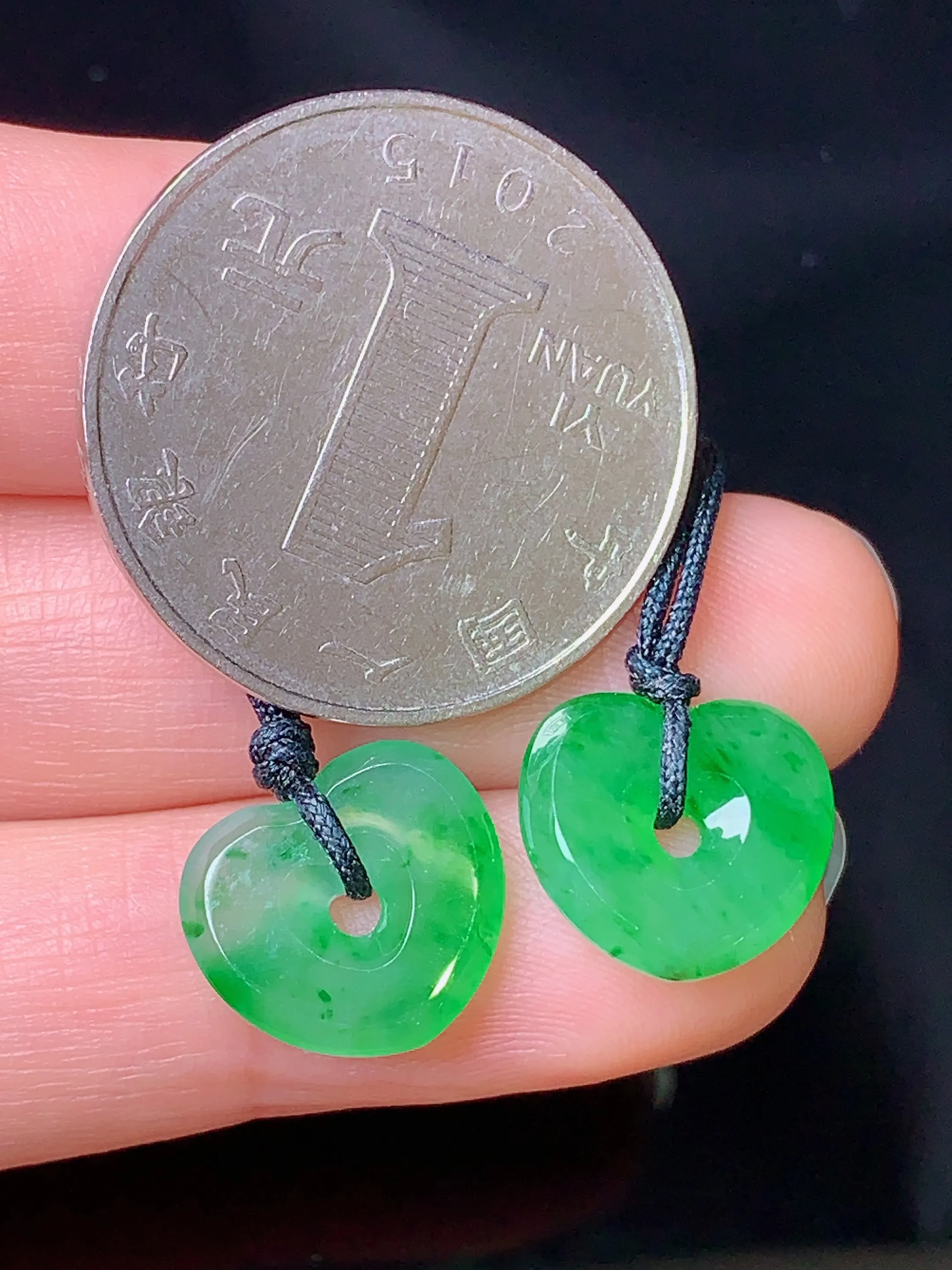 镶嵌款 翠绿心形吊坠 玉质细腻 色泽清新艳丽 整体尺寸11.6*12.8*3