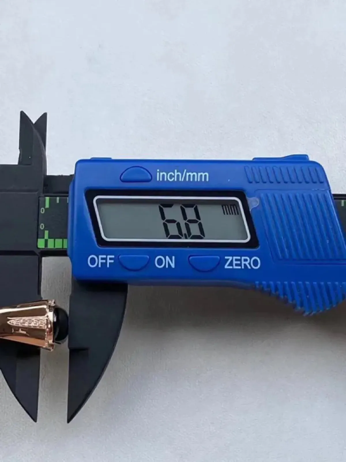 墨翠【马鞍戒指】18K金+南非钻镶嵌，细腻干净，黑度极黑，性价比高，雕工精湛，打灯透绿 裸石尺寸：17.7*9.2*6.8‘