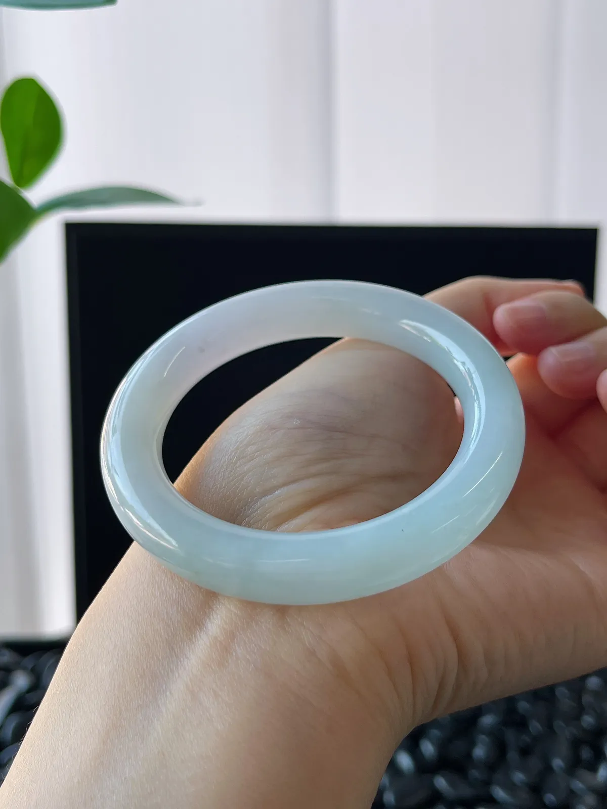 圆镯51圈口，翡翠冰糯种淡春彩手镯