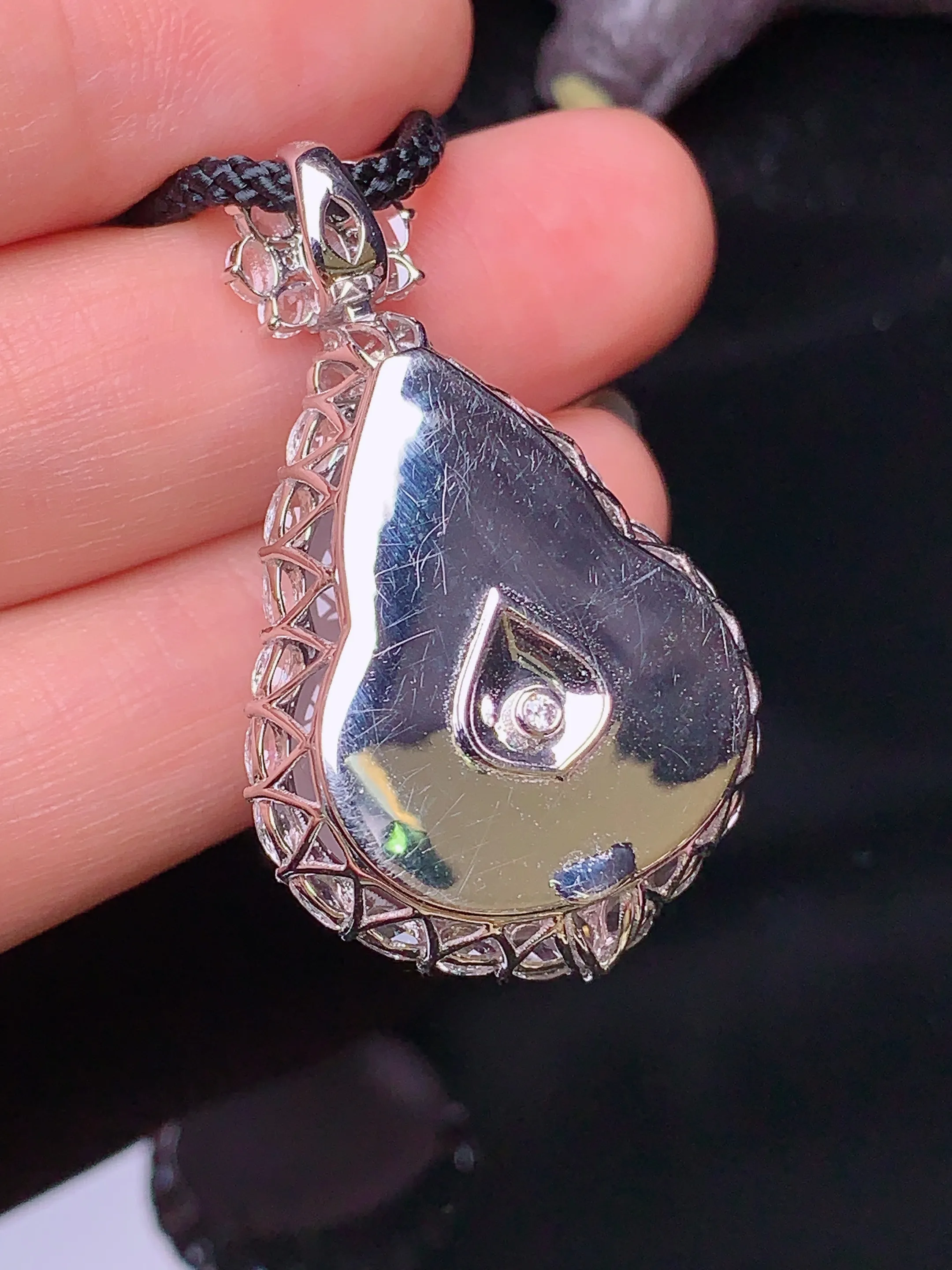 18k金钻镶嵌冰种葫芦吊坠 玉质细腻 色泽清新艳丽 整体尺寸38*22.7*12.8