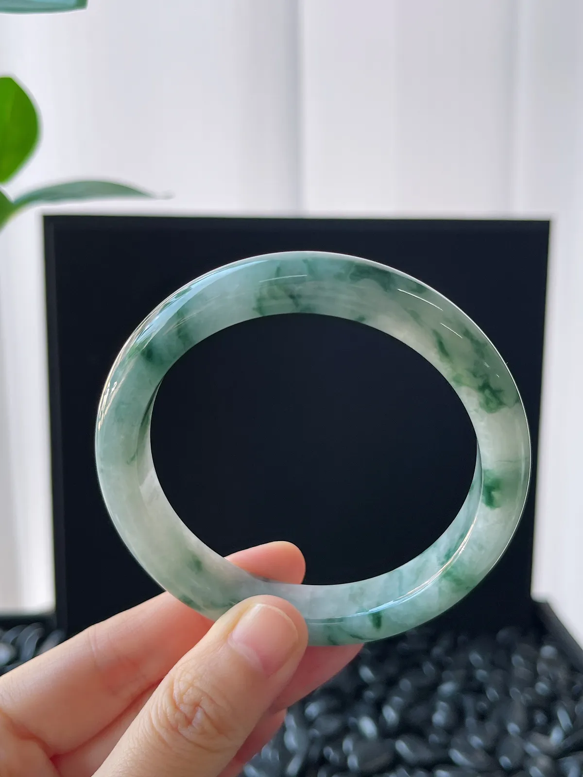 正圈58圈口，翡翠糯化种飘绿手镯