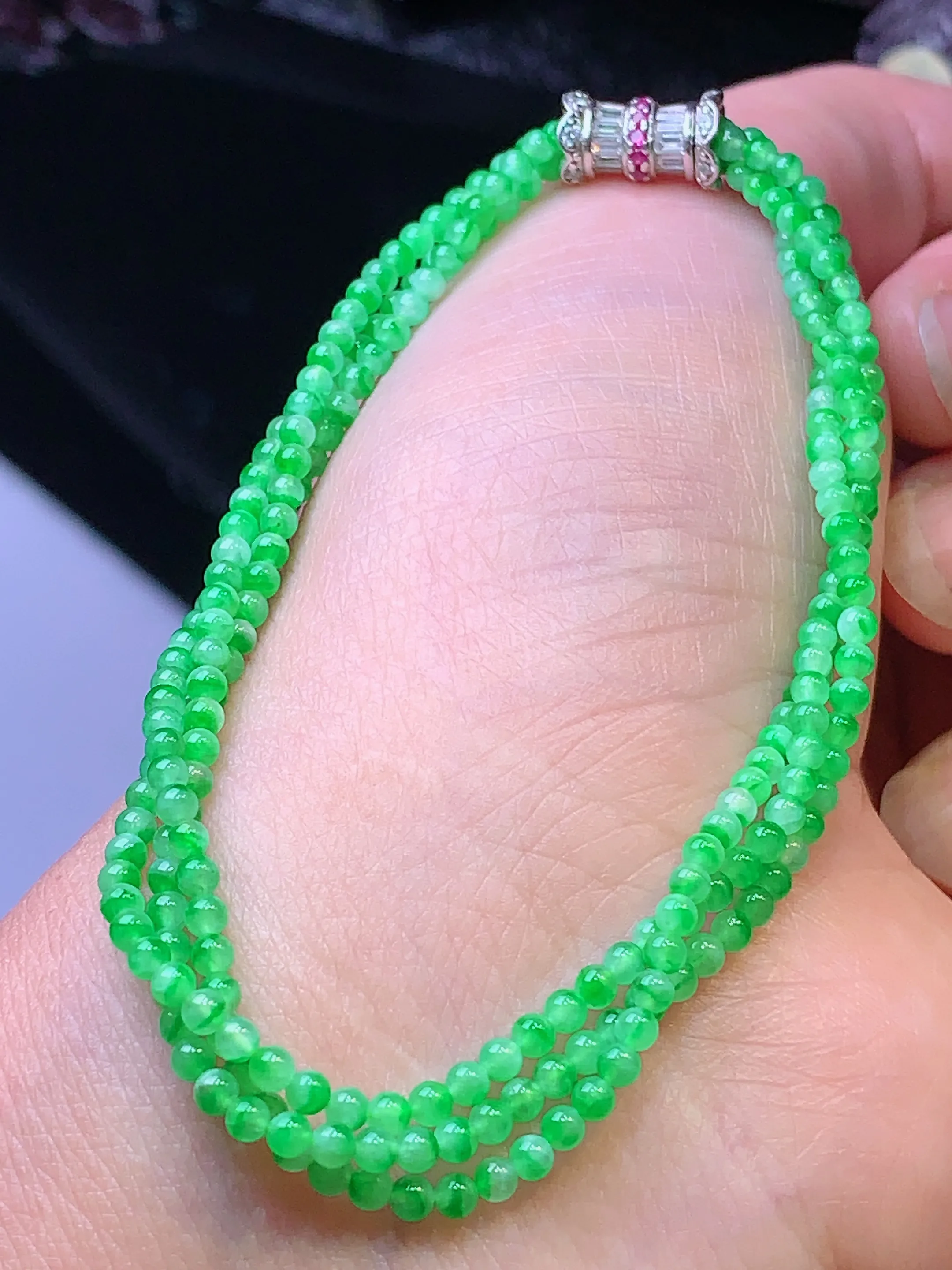 翠绿圆珠手链 玉质细腻 色泽清新艳丽 整体尺寸2