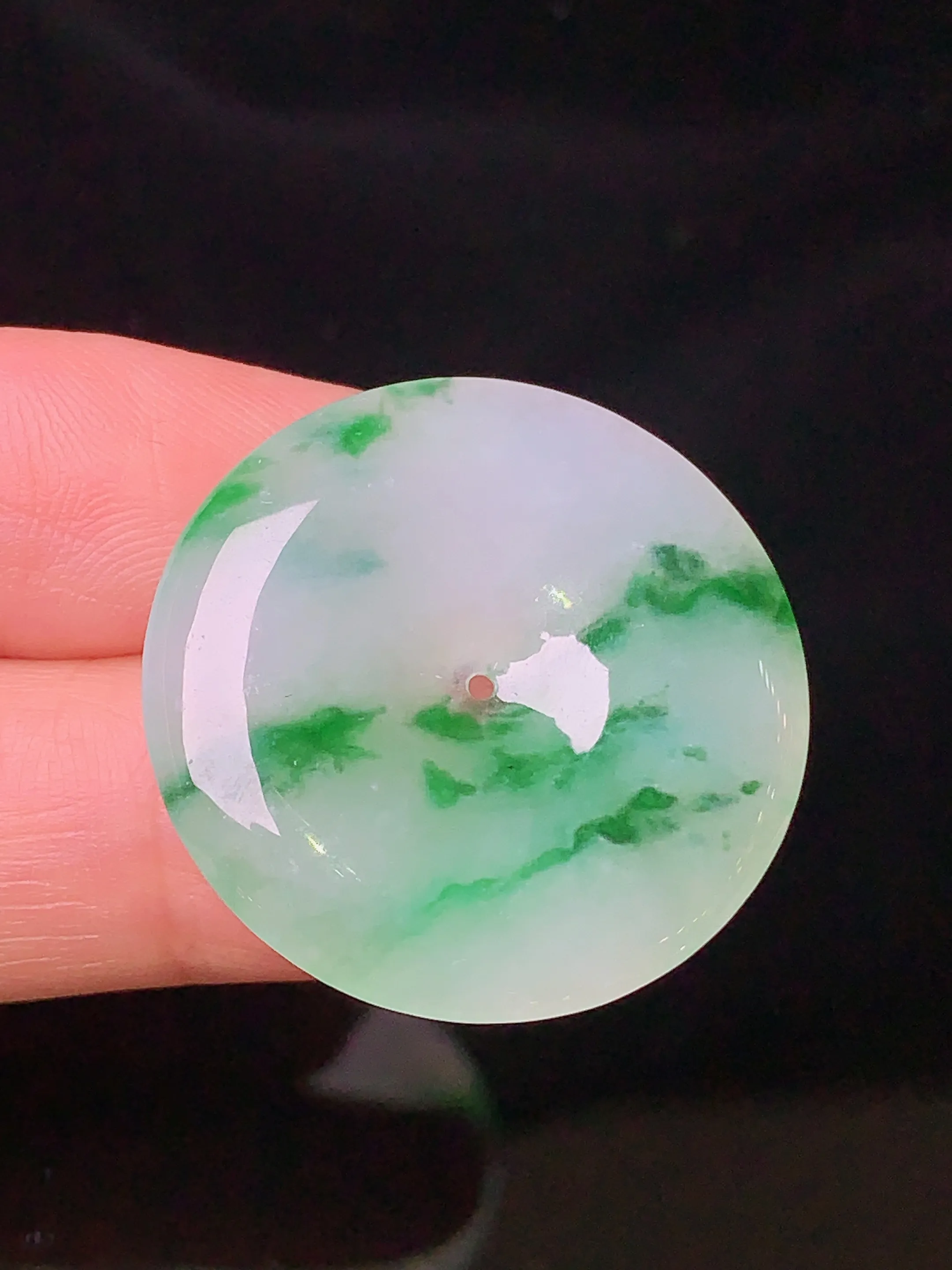 飘绿平安扣吊坠 玉质细腻 色泽清新艳丽 整体尺寸27.6*4.8