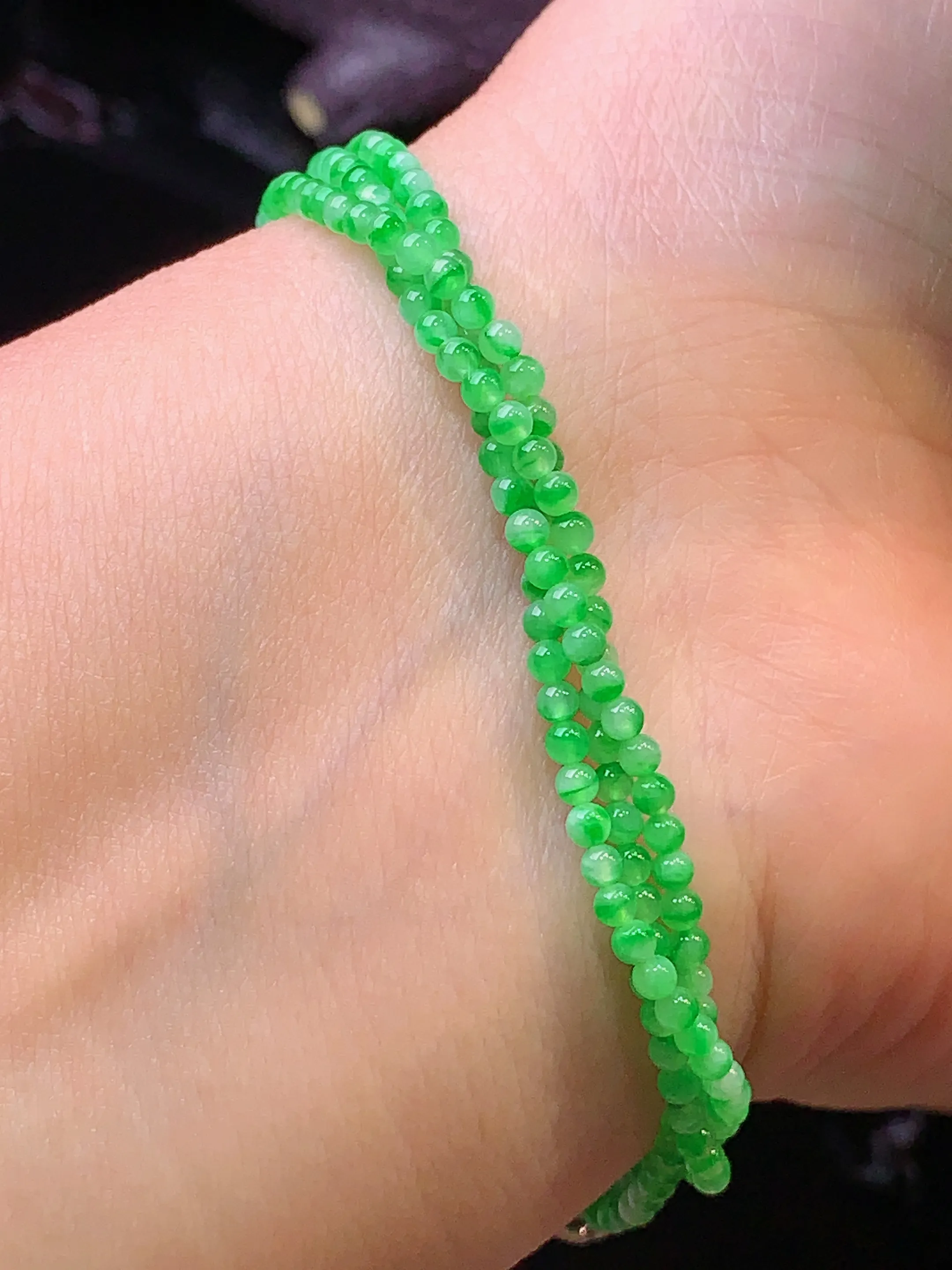 翠绿圆珠手链 玉质细腻 色泽清新艳丽 整体尺寸2
