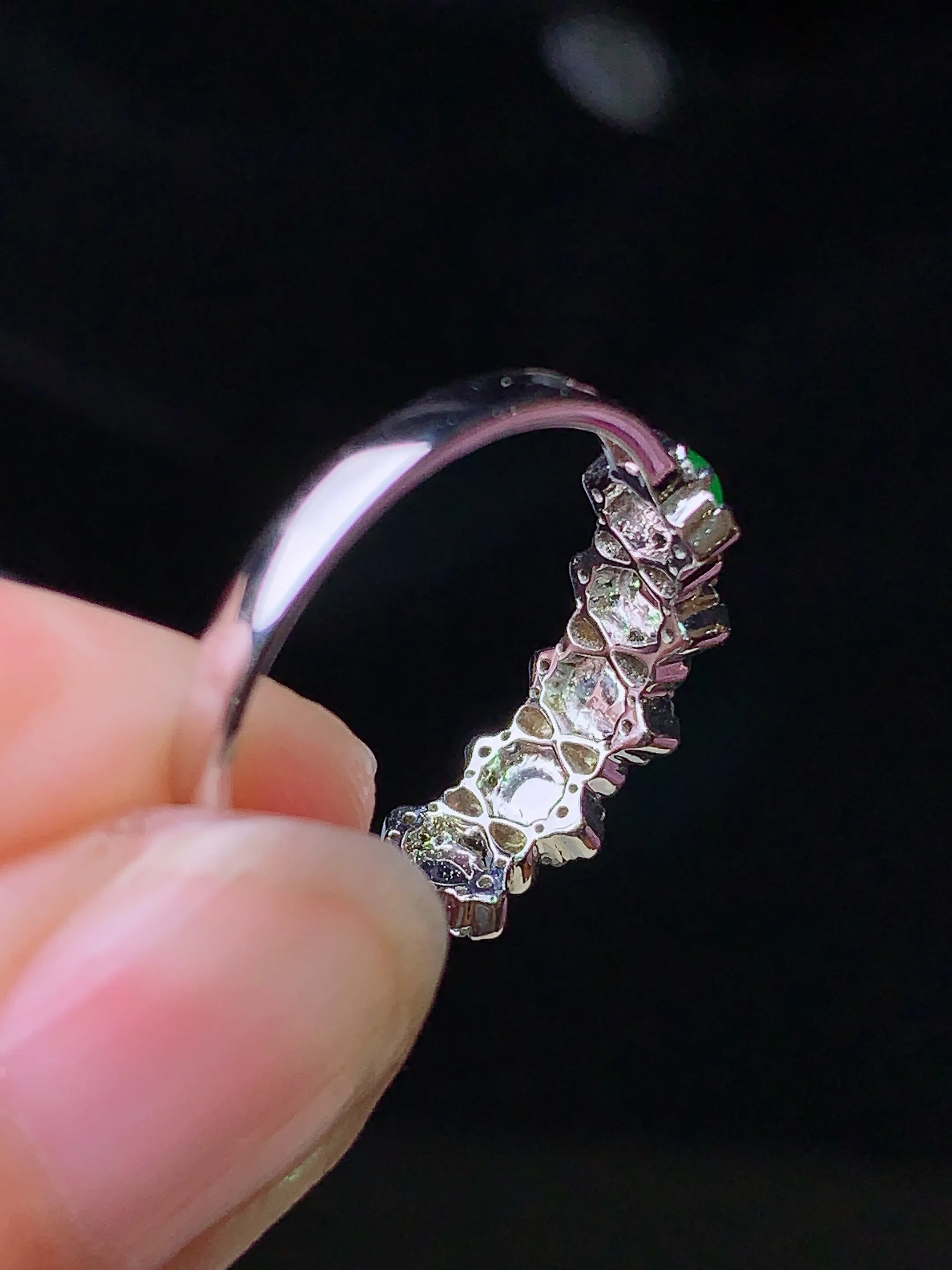 18k金钻镶嵌满绿蛋面组合戒指 玉质细腻 色泽清新艳丽 圈口13.5 整体尺寸2.8*2.3*2