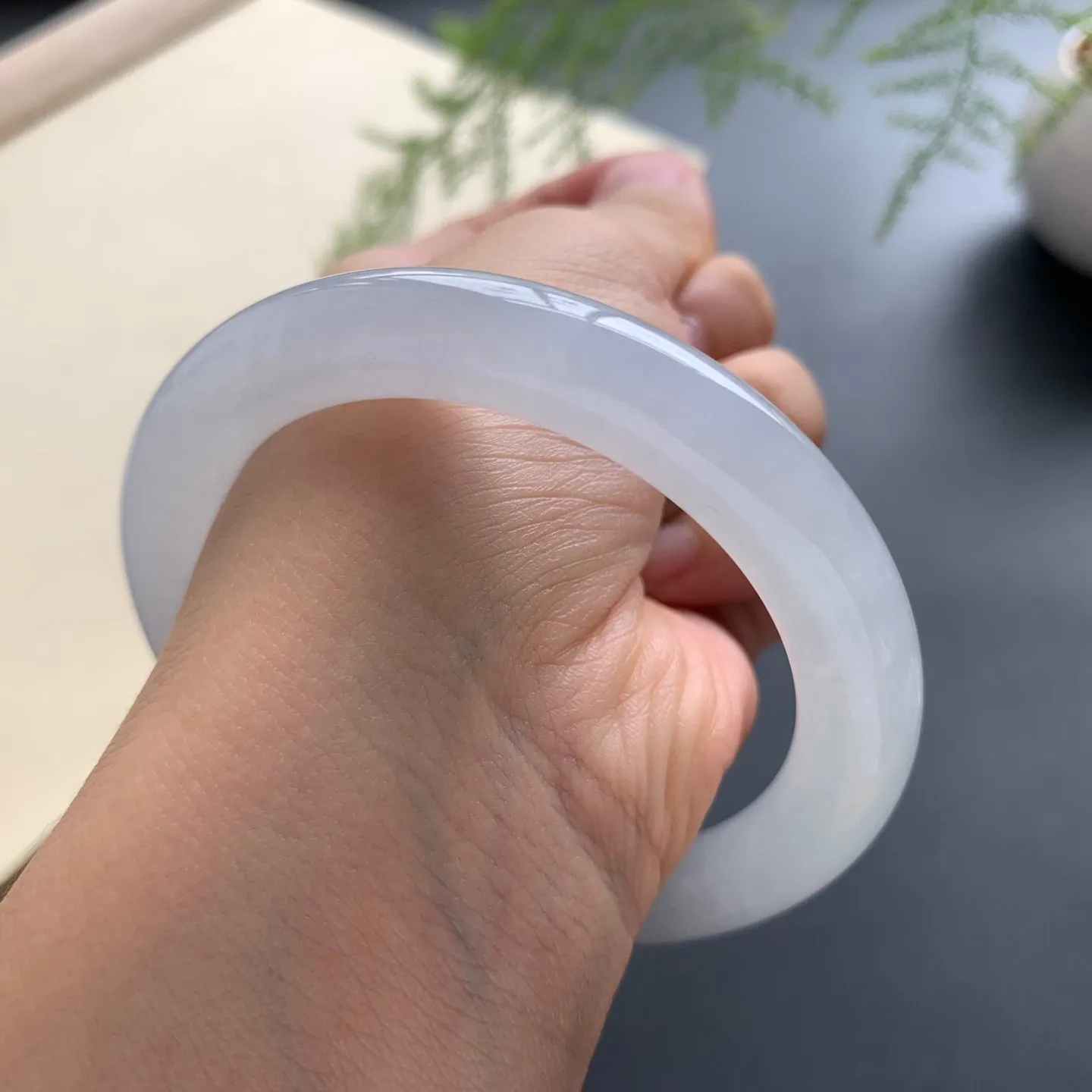 55圈口冰圆条手镯 尺寸：55-9.6，无纹裂，水润起胶，条形饱满