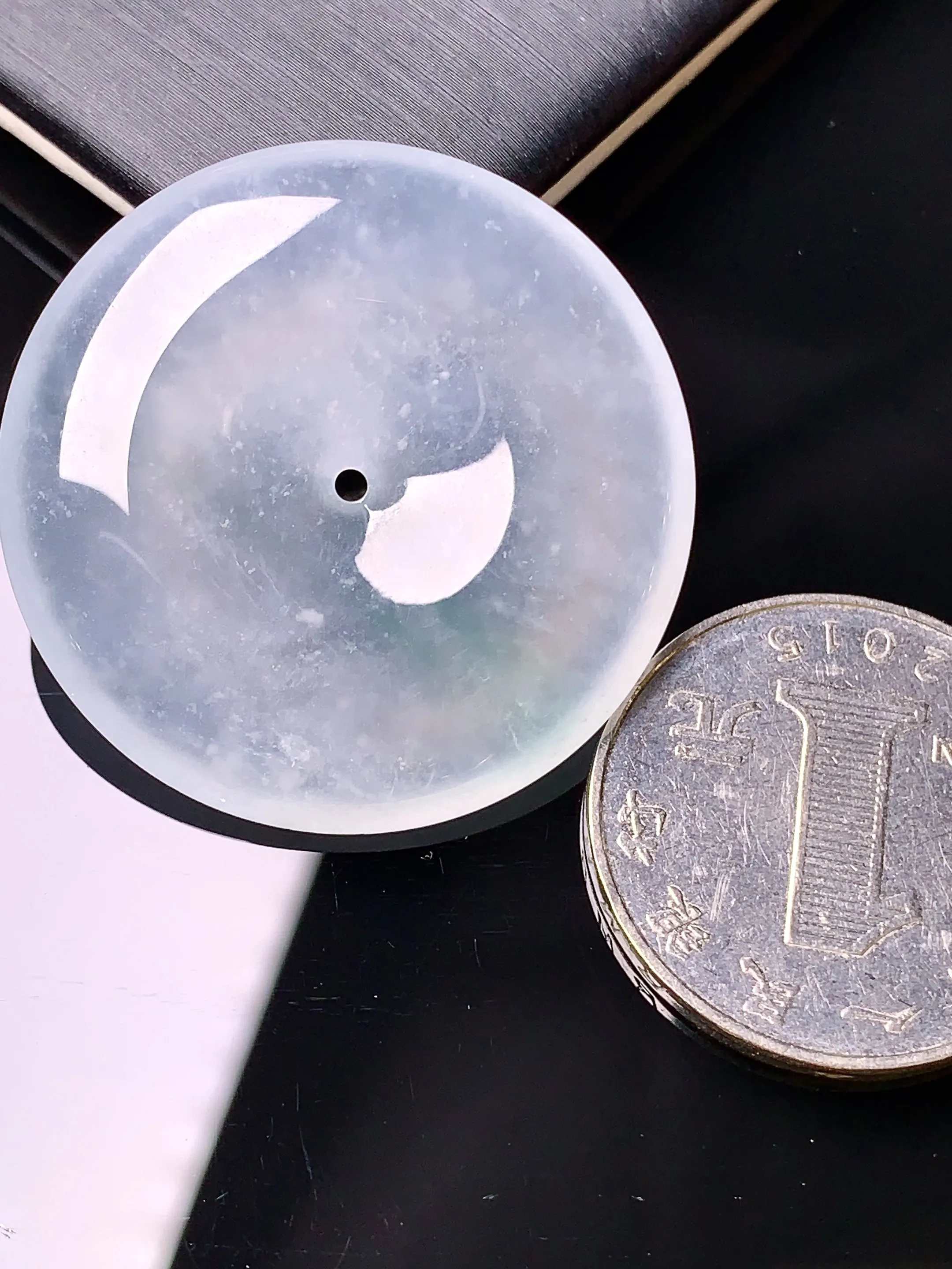 冰种平安扣吊坠 玉质细腻 色泽清新艳丽 整体尺寸33.8*6